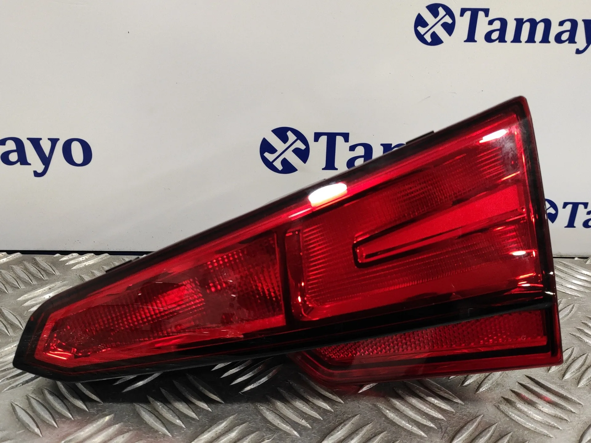 Piloto Trasero Derecho Interior para Audi A4 Berlina (8W2)