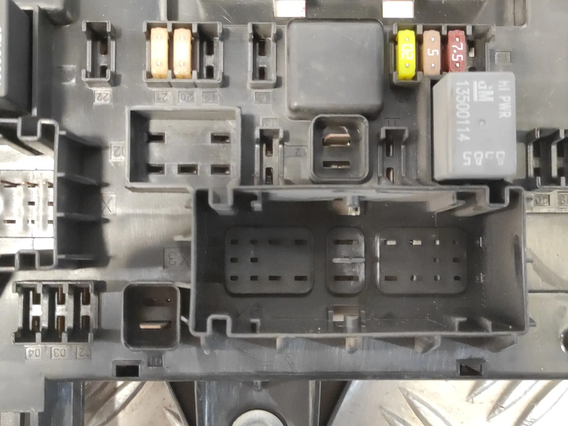 Caja Reles / Fusibles para Opel Astra J Lim.