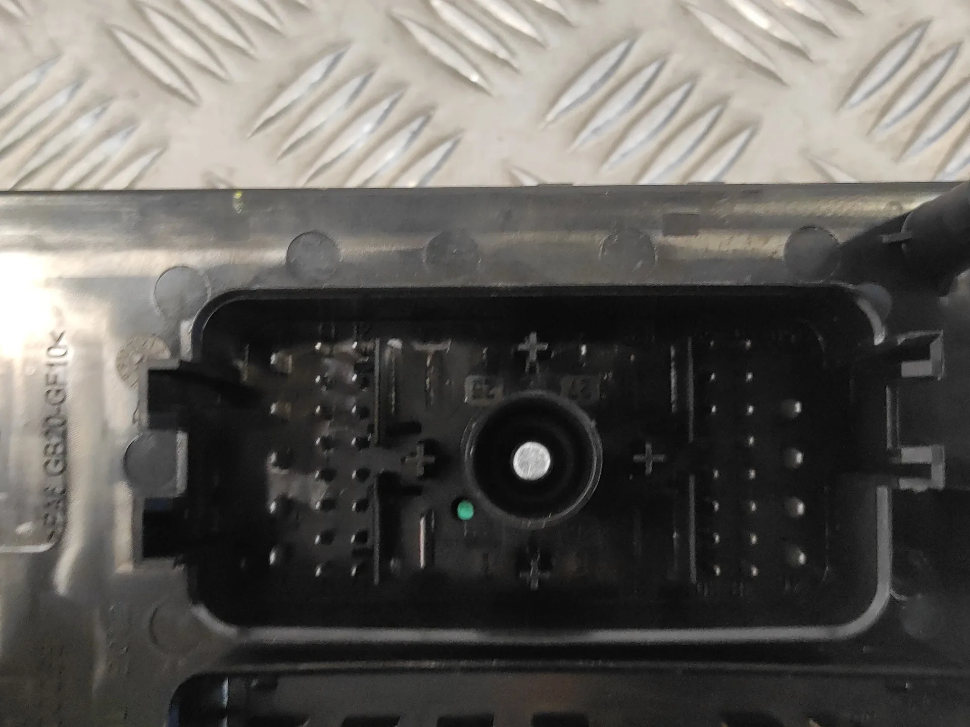 Caja Reles / Fusibles para Opel Astra J Lim.