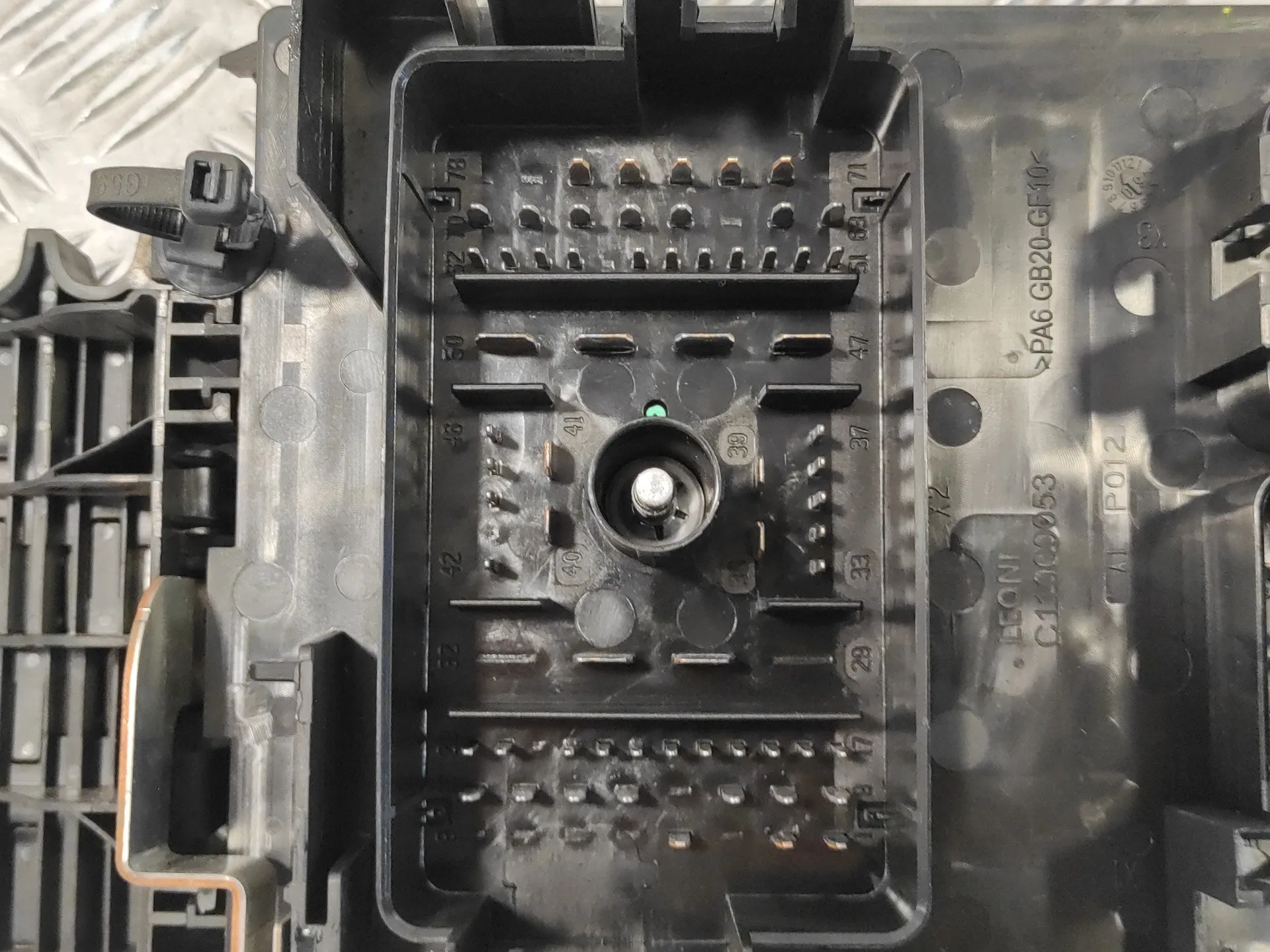 Caja Reles / Fusibles para Opel Astra J Lim.
