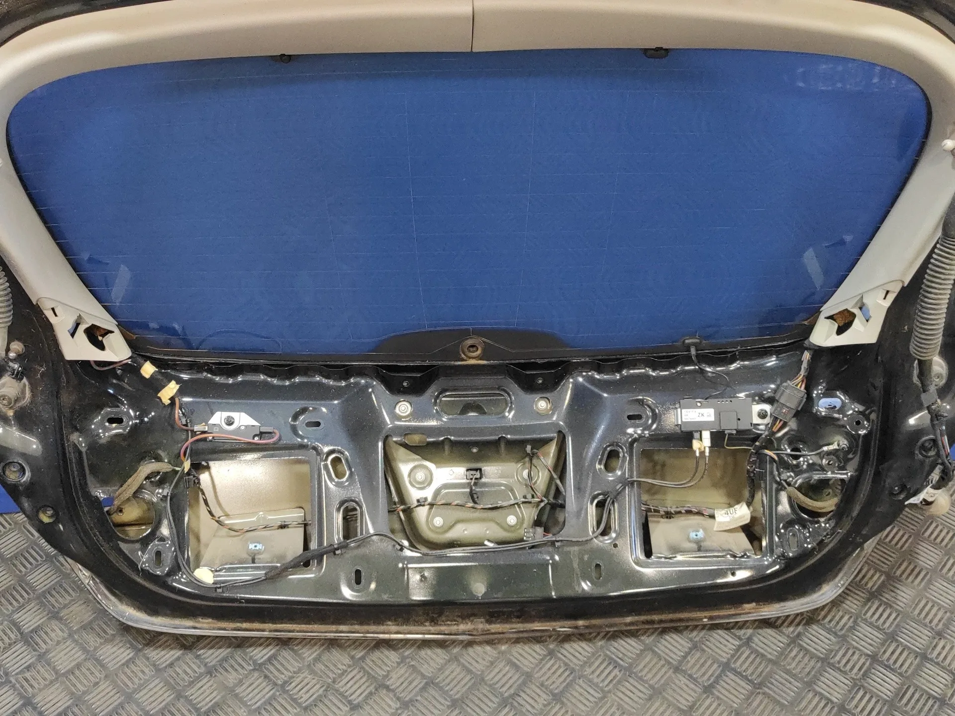 Porton Trasero para Opel Astra J Lim.