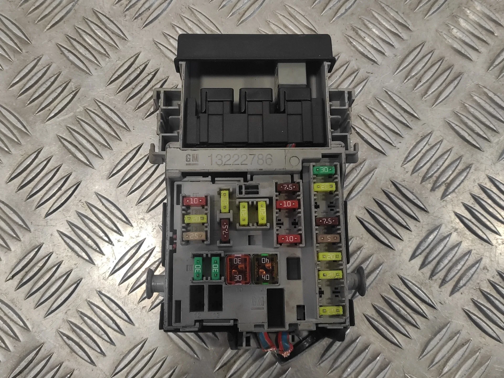 Caja Reles / Fusibles para Opel Astra J Lim.