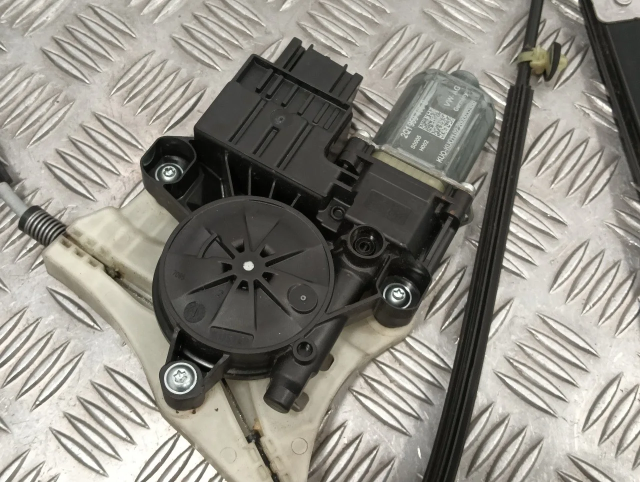 Elevalunas Delantero Izquierdo para Seat Ibiza (Kj1)