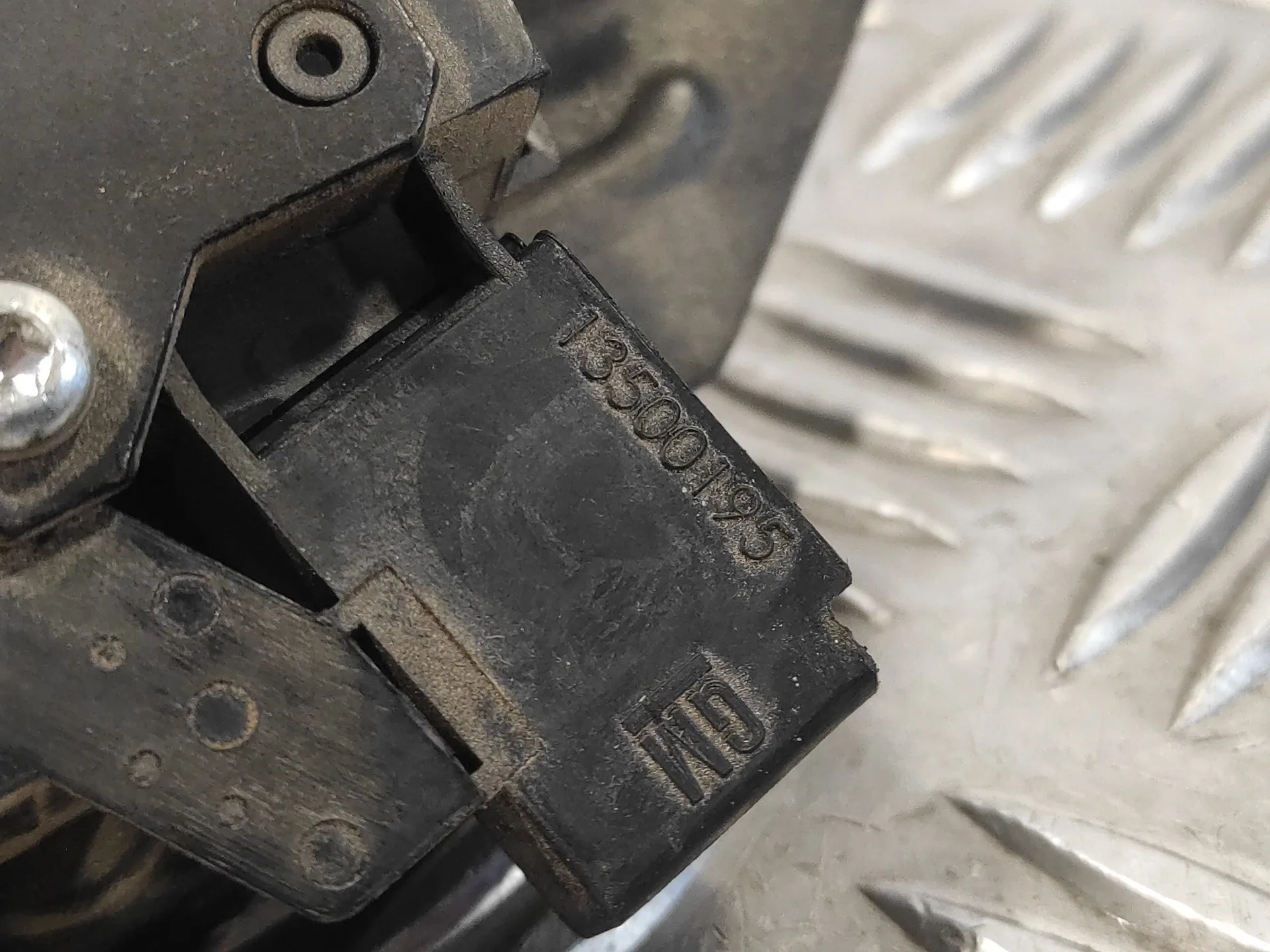 Cerradura Maletero / Porton para Opel Astra J Lim.