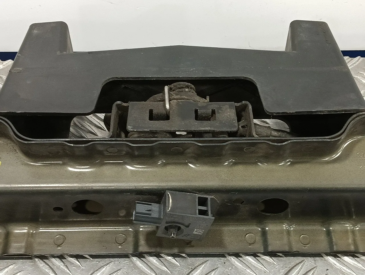 Travesano Superior para Opel Astra J Lim.