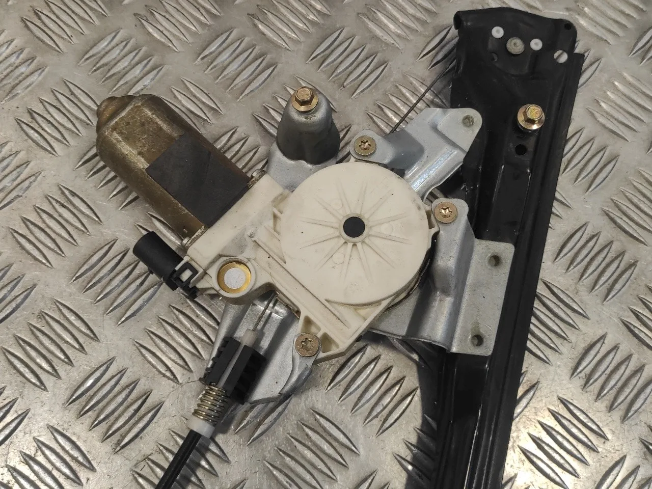 Elevalunas Delantero Derecho para Ford Focus Berlina (Cak)