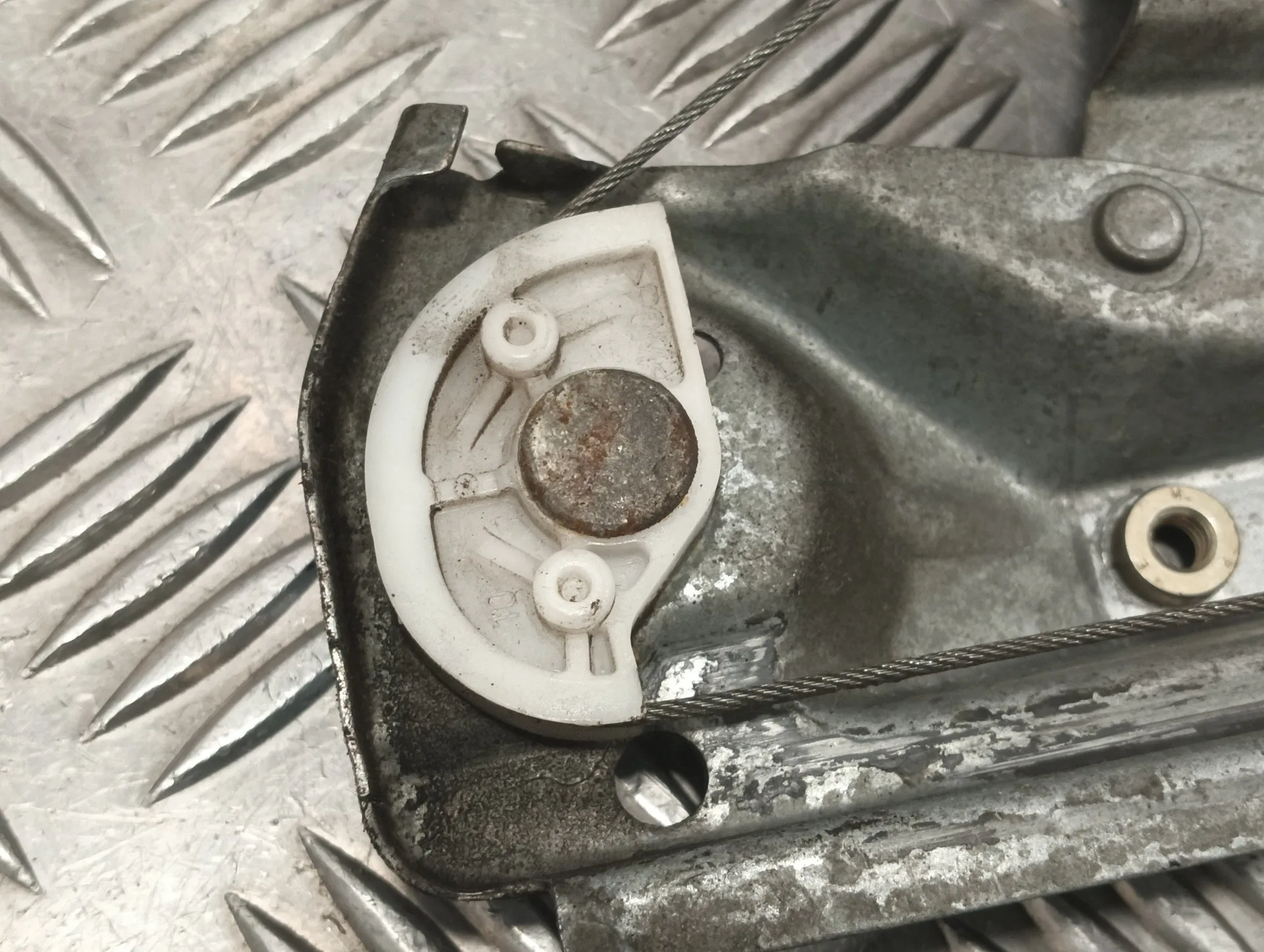 Elevalunas Delantero Derecho para Ford Focus Berlina (Cak)