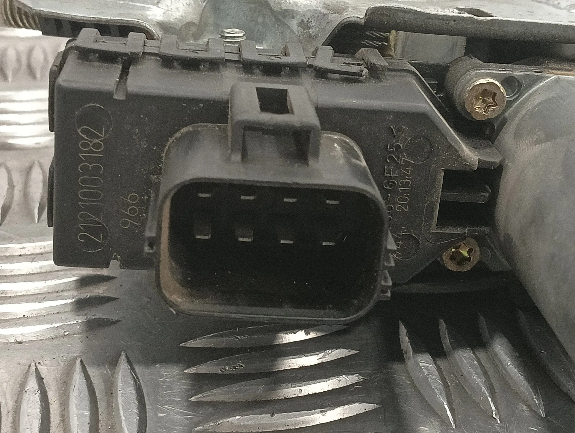 Elevalunas Delantero Derecho para Ford Focus Berlina (Cak)