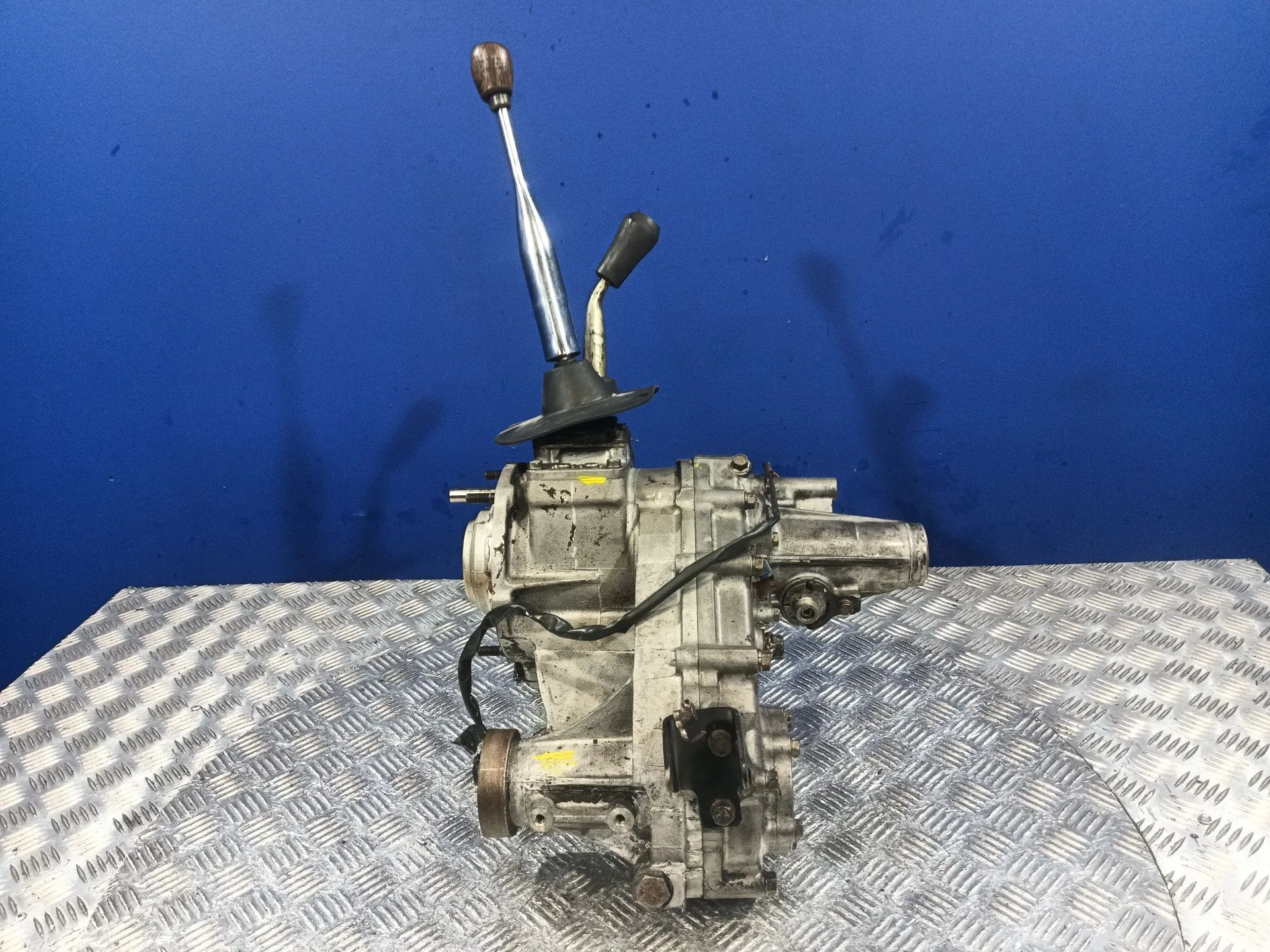 Caja Transfer para Mitsubishi Montero (L040)