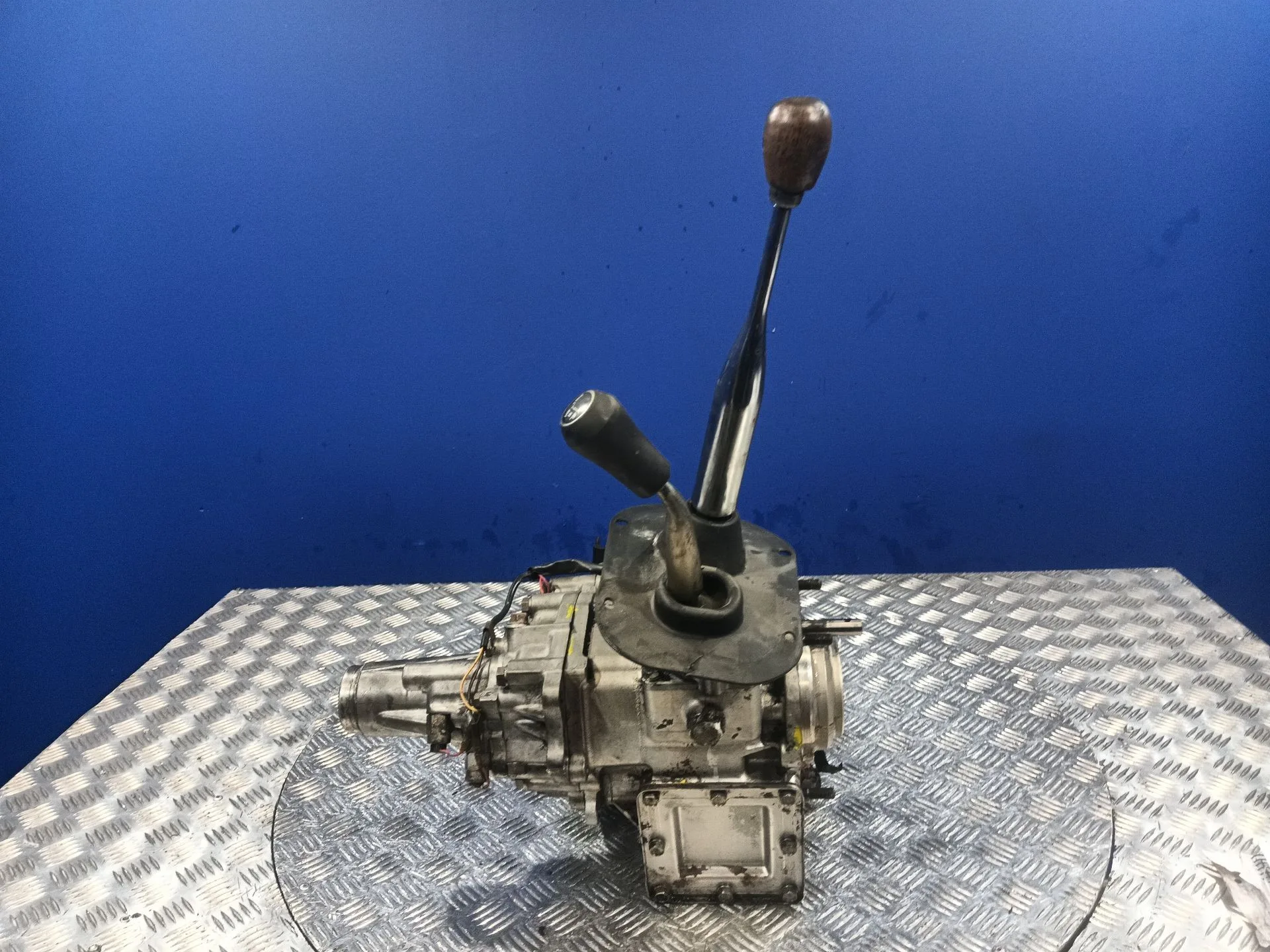 Caja Transfer para Mitsubishi Montero (L040)