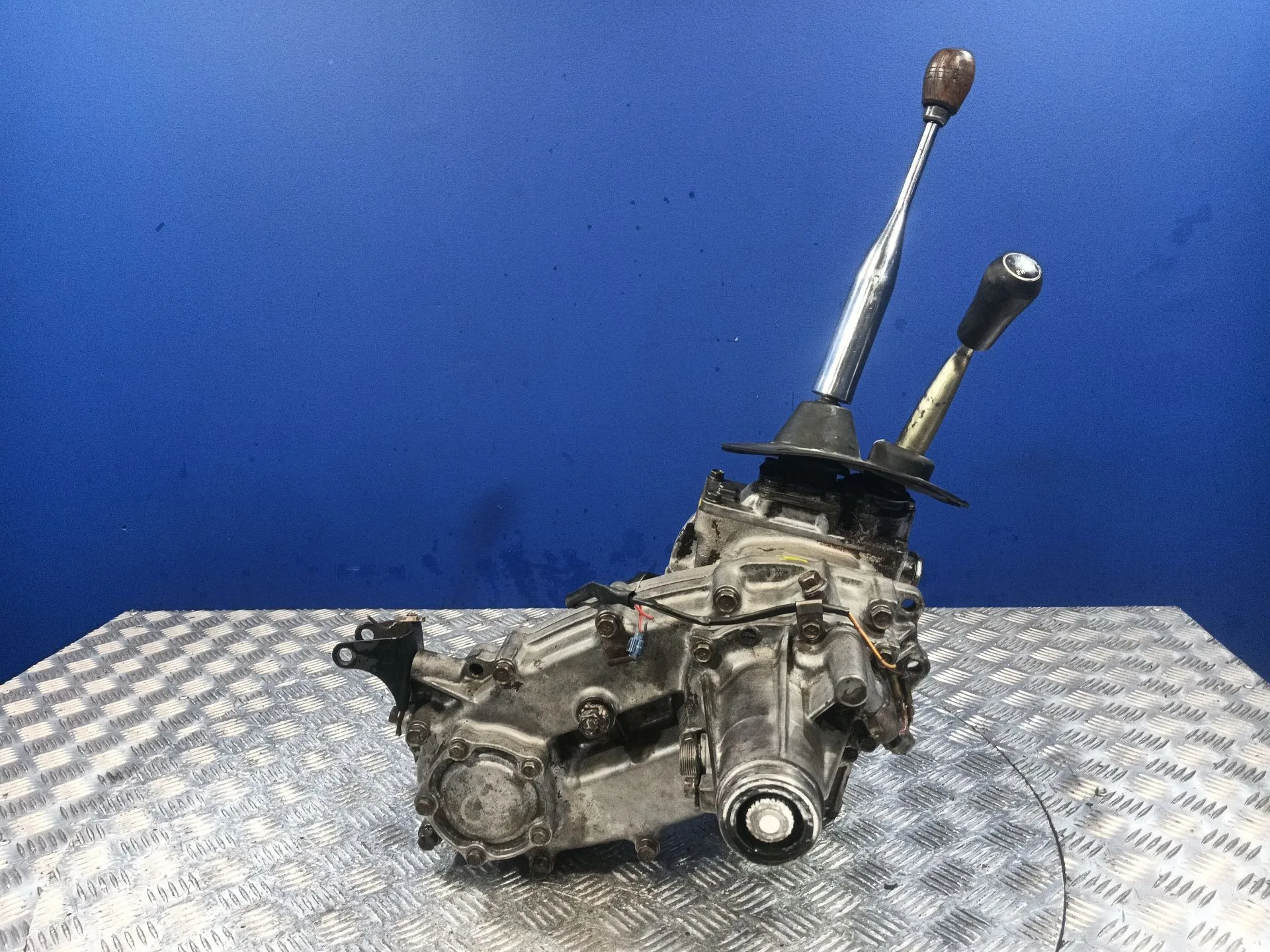 Caja Transfer para Mitsubishi Montero (L040)