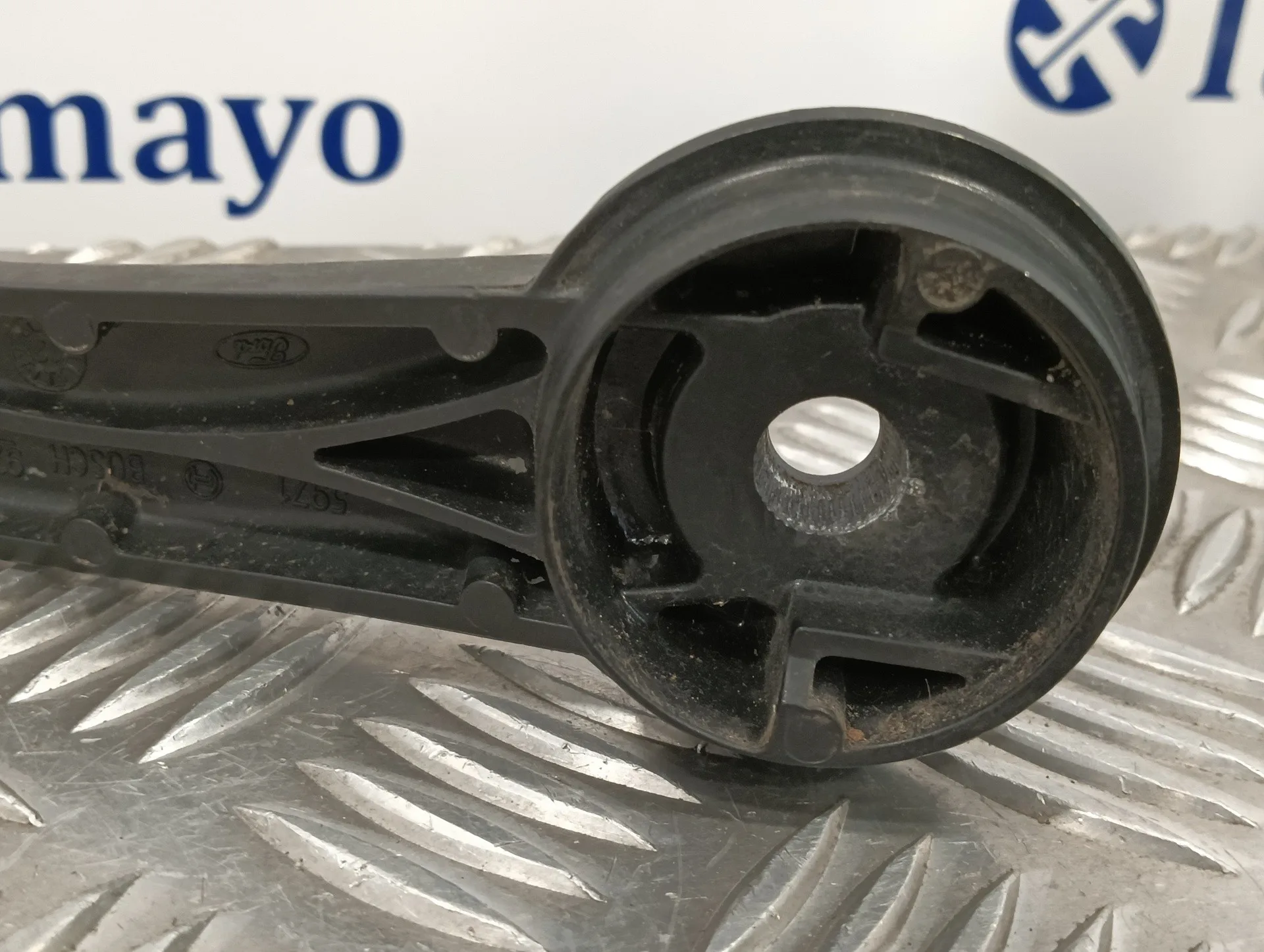 Brazo Limpia Delantero Izquierdo para Ford Focus Lim. (Cb8)