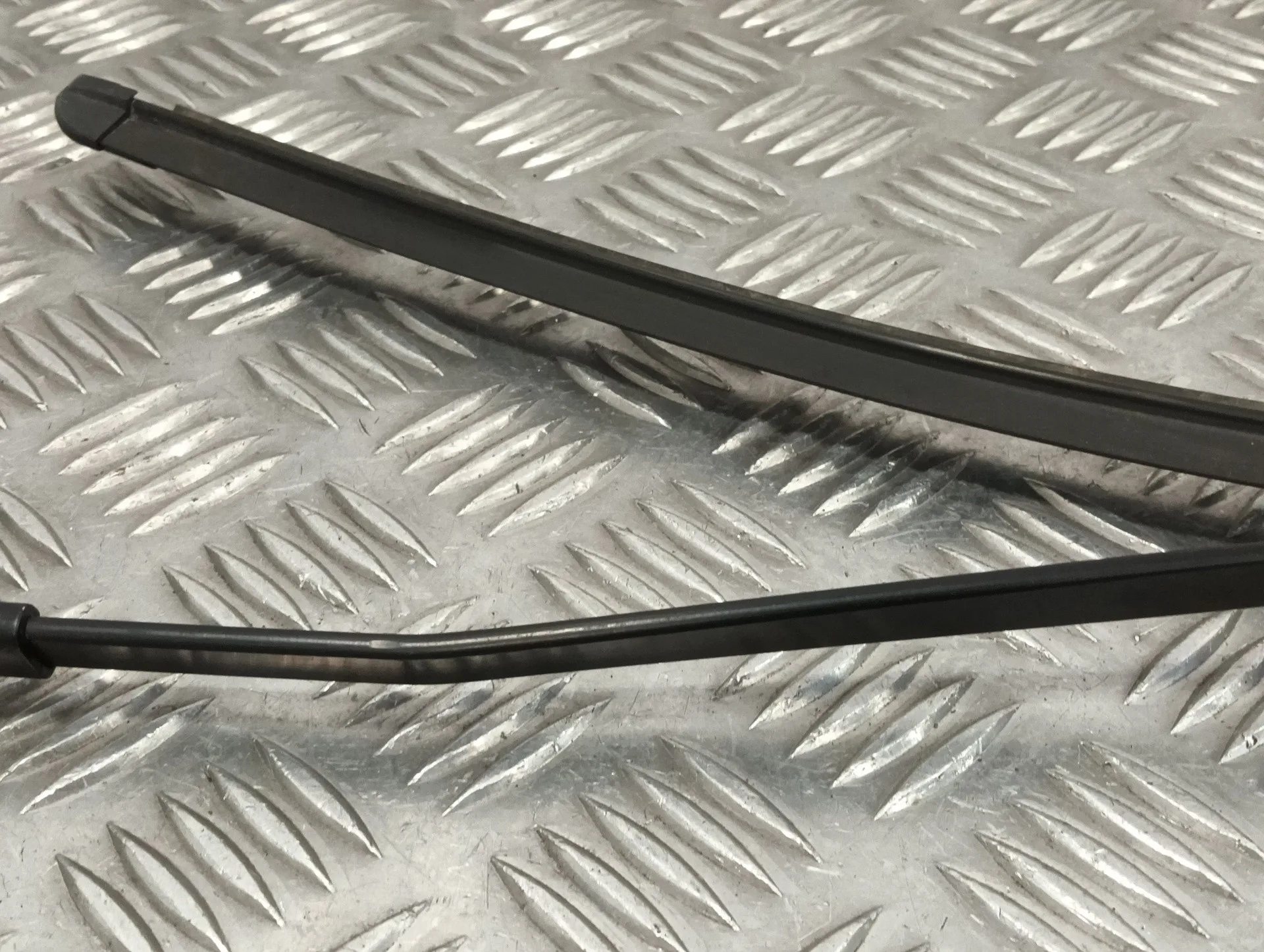 Brazo Limpia Delantero Derecho para Ford Focus Lim. (Cb8)