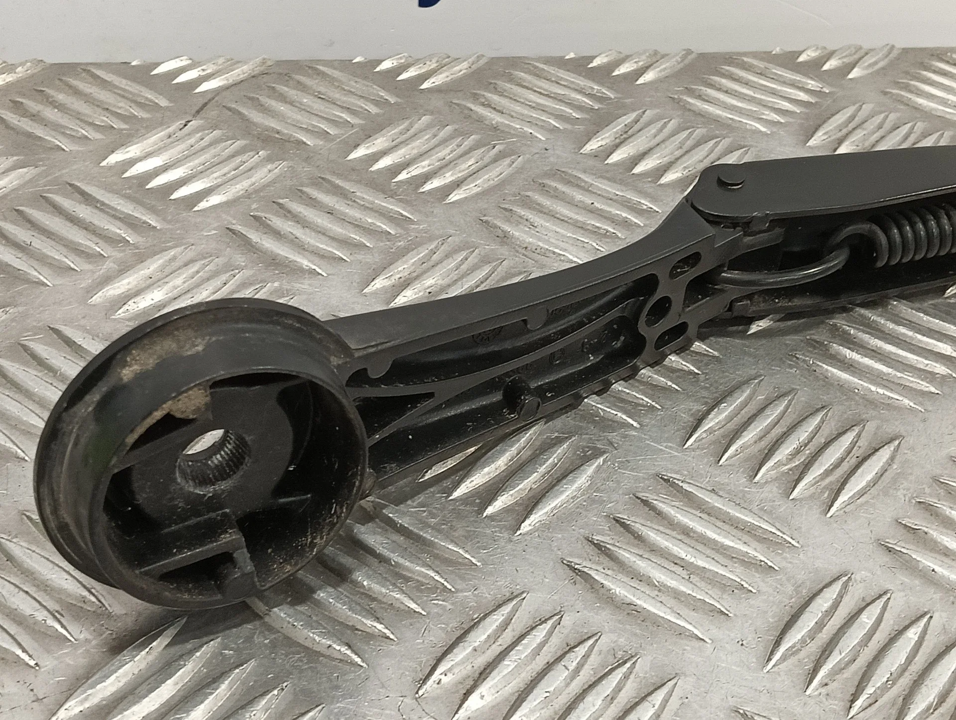 Brazo Limpia Delantero Derecho para Ford Focus Lim. (Cb8)