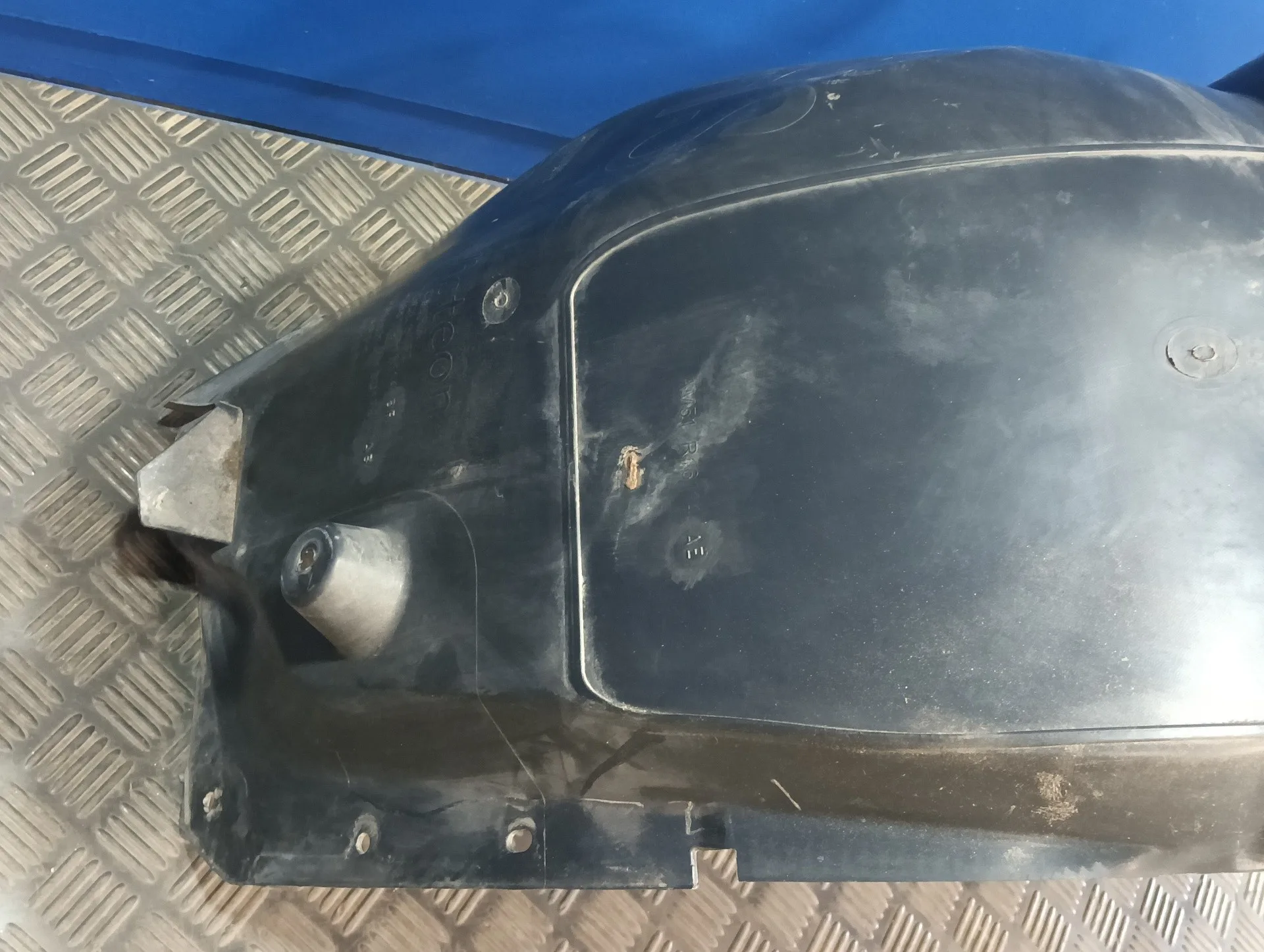 Plastico Paso Rueda Delantero Derecho para Ford Focus Lim. (Cb8)