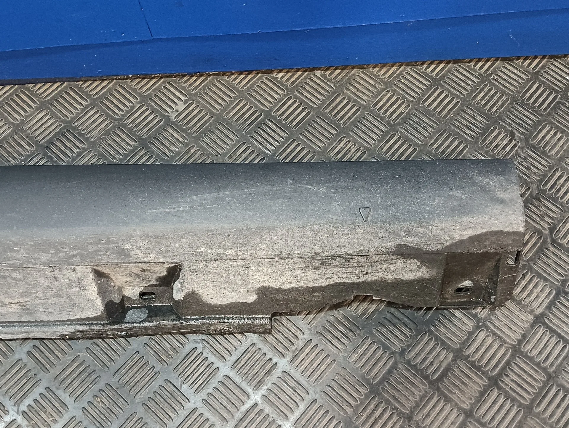 Talonera Derecha para Ford Focus Lim. (Cb8)