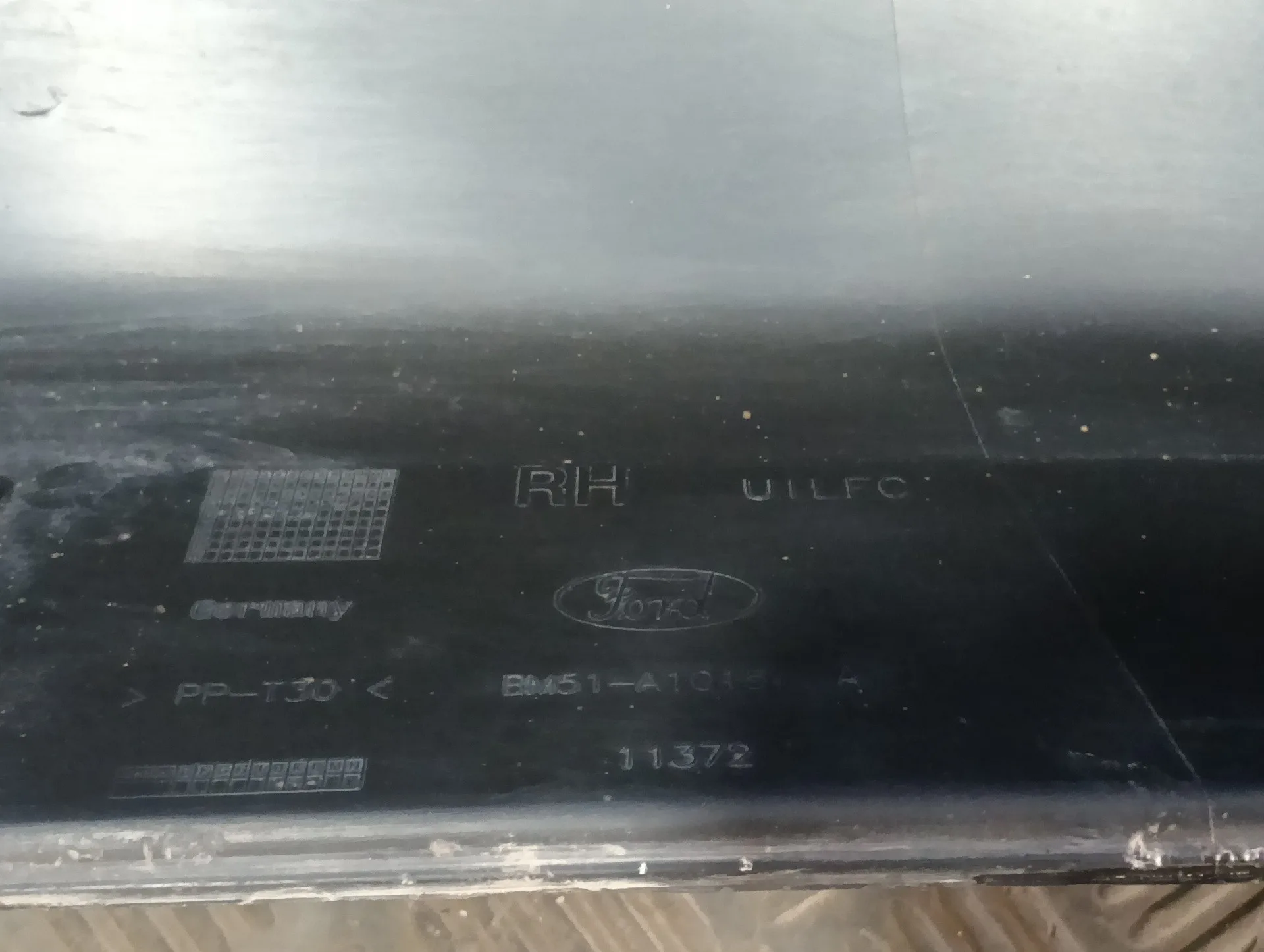 Talonera Derecha para Ford Focus Lim. (Cb8)