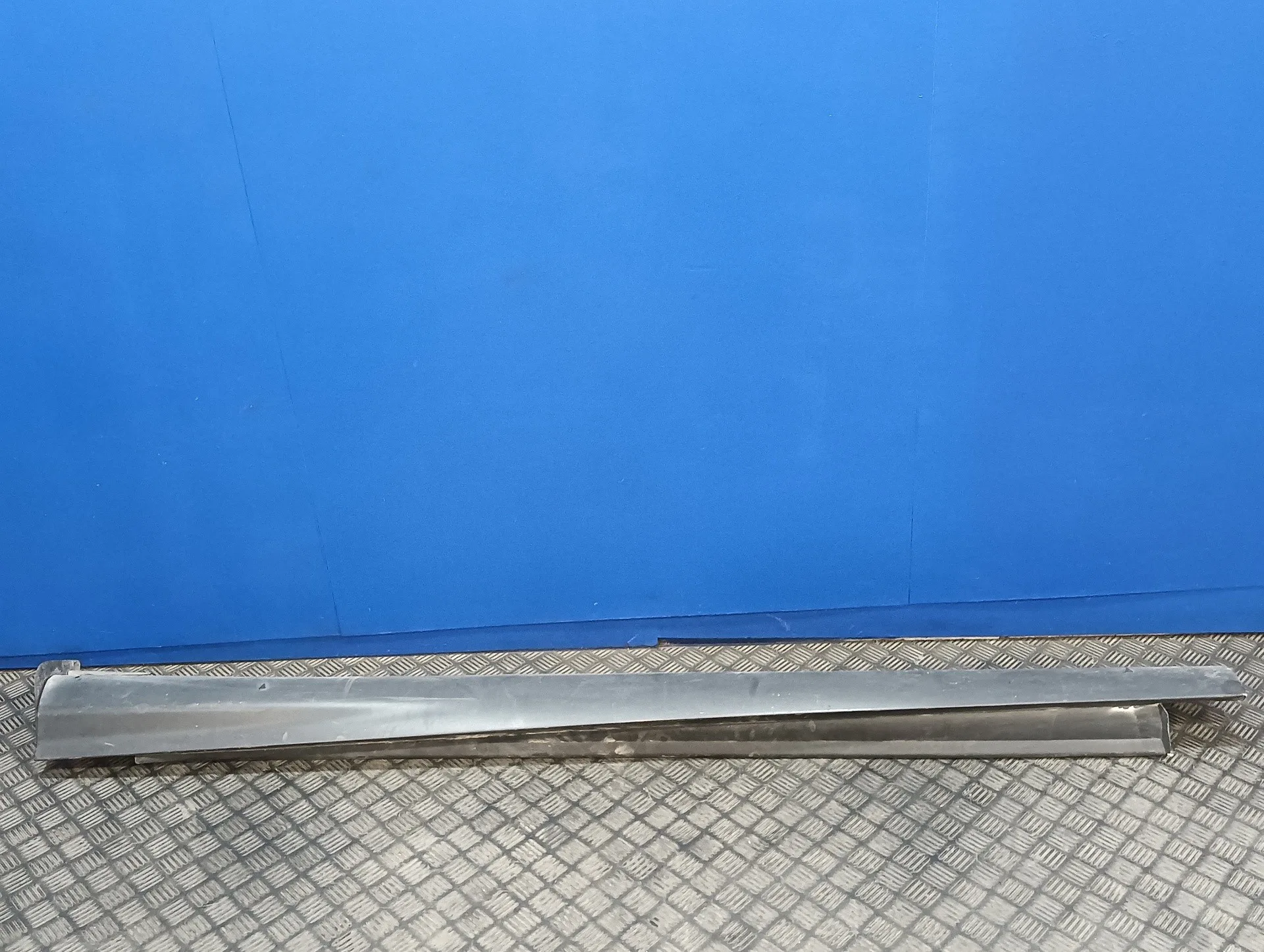 Talonera Izquierda para Ford Focus Lim. (Cb8)