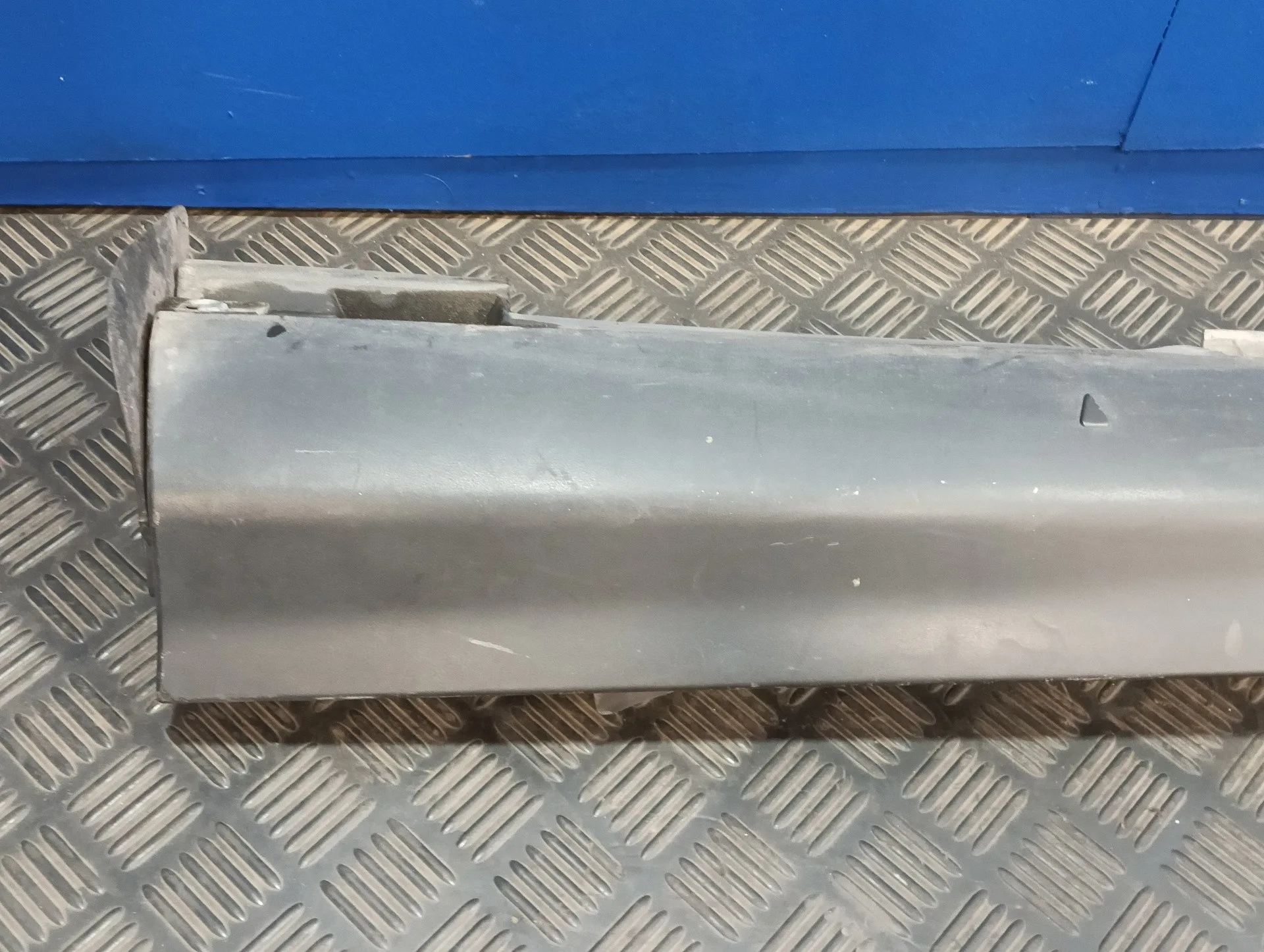 Talonera Izquierda para Ford Focus Lim. (Cb8)