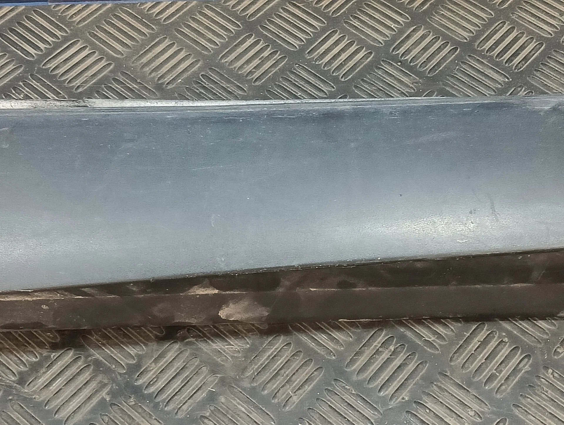 Talonera Izquierda para Ford Focus Lim. (Cb8)