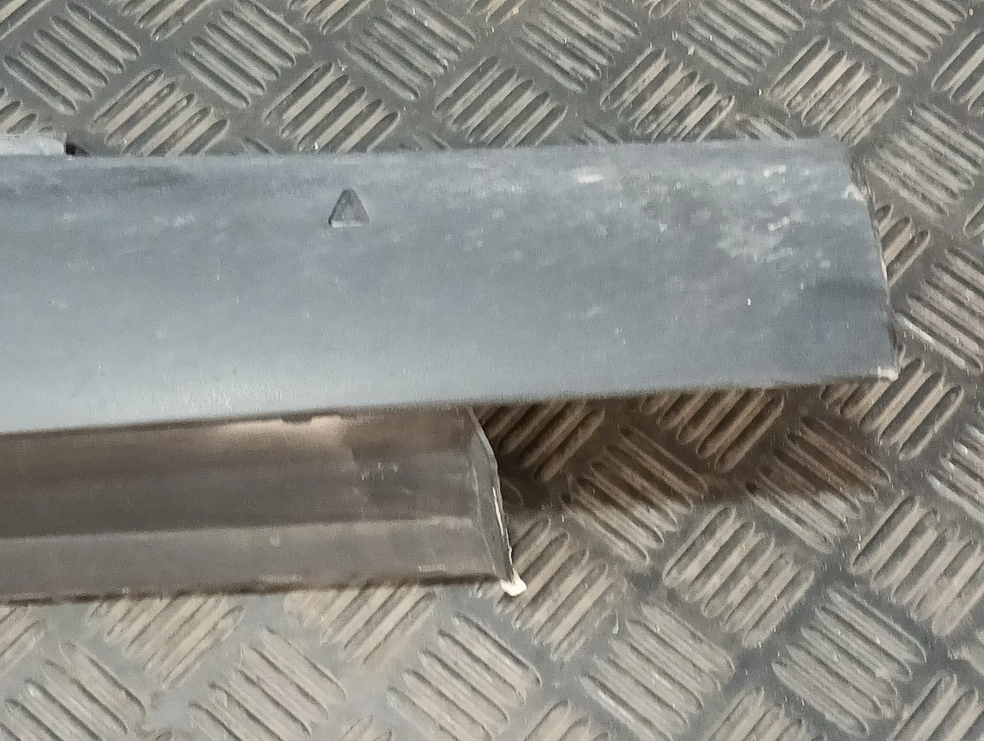 Talonera Izquierda para Ford Focus Lim. (Cb8)