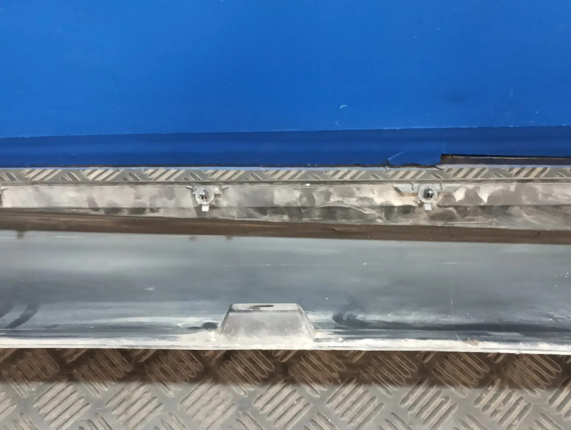 Talonera Izquierda para Ford Focus Lim. (Cb8)
