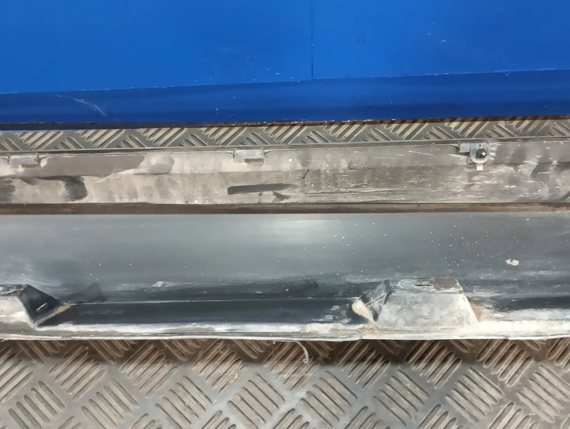 Talonera Izquierda para Ford Focus Lim. (Cb8)