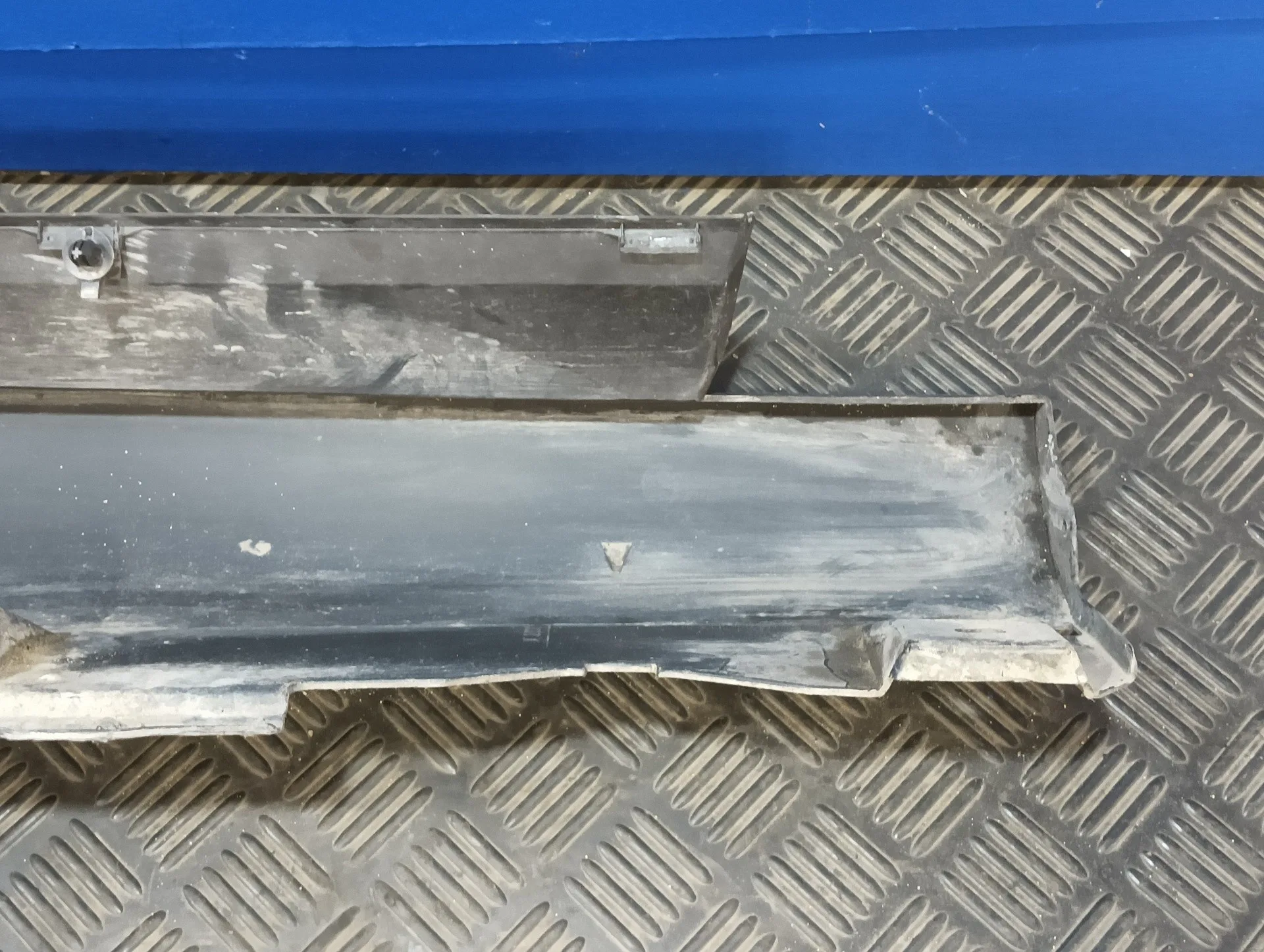 Talonera Izquierda para Ford Focus Lim. (Cb8)