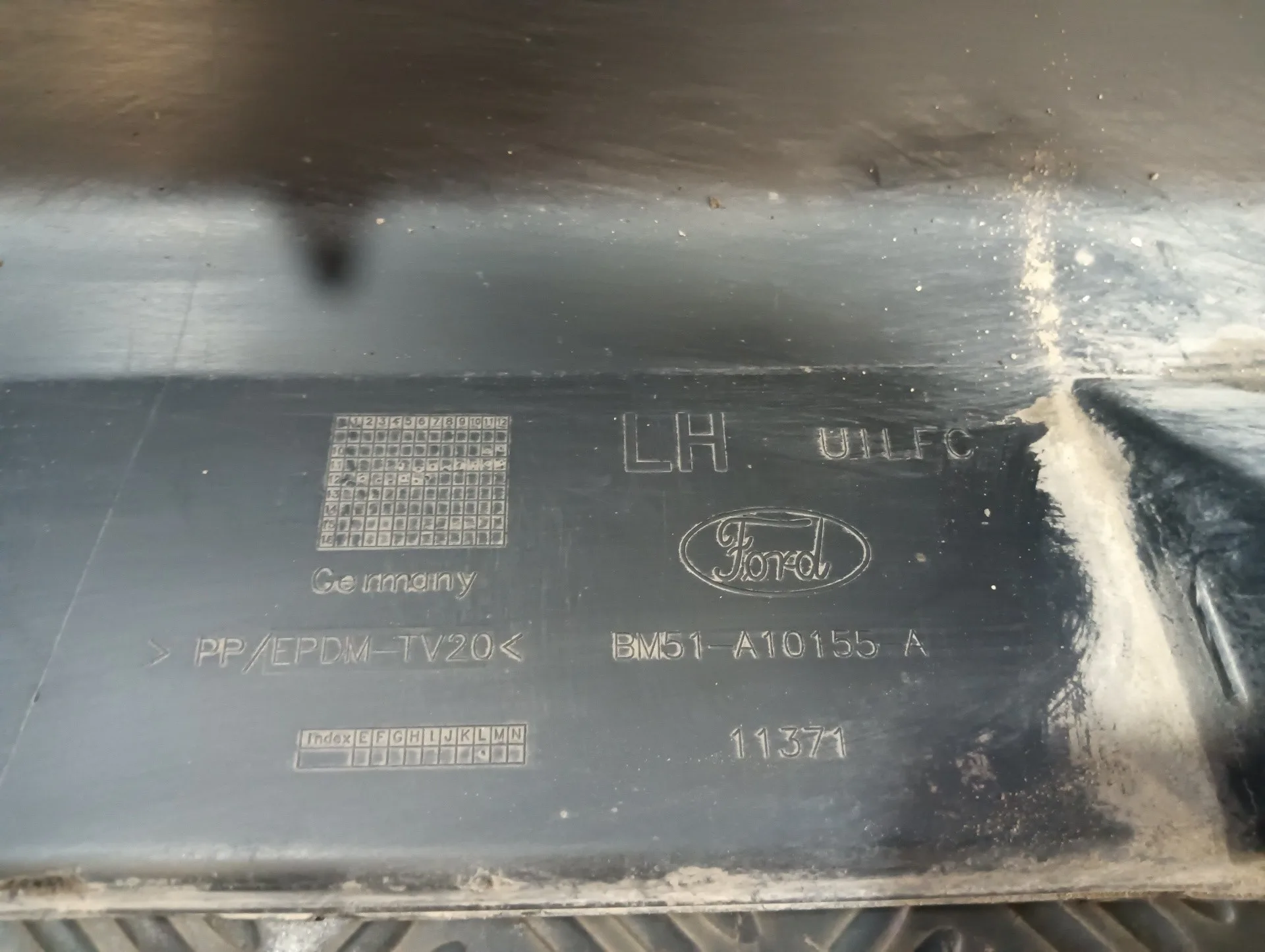 Talonera Izquierda para Ford Focus Lim. (Cb8)