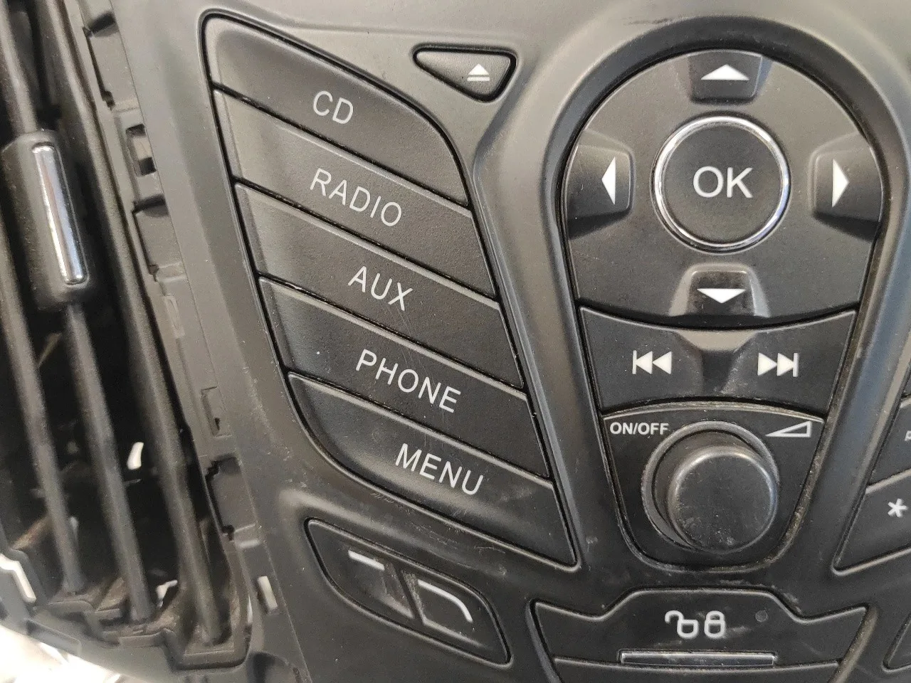 Sistema Audio / Radio Cd para Ford Focus Lim. (Cb8)
