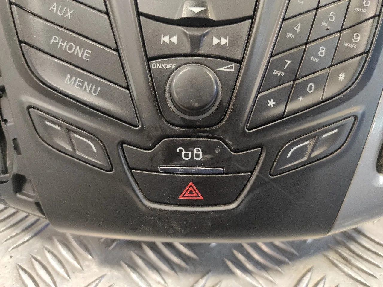 Sistema Audio / Radio Cd para Ford Focus Lim. (Cb8)