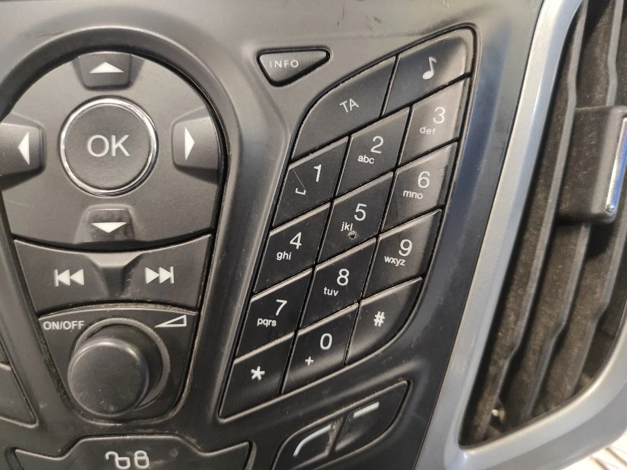 Sistema Audio / Radio Cd para Ford Focus Lim. (Cb8)
