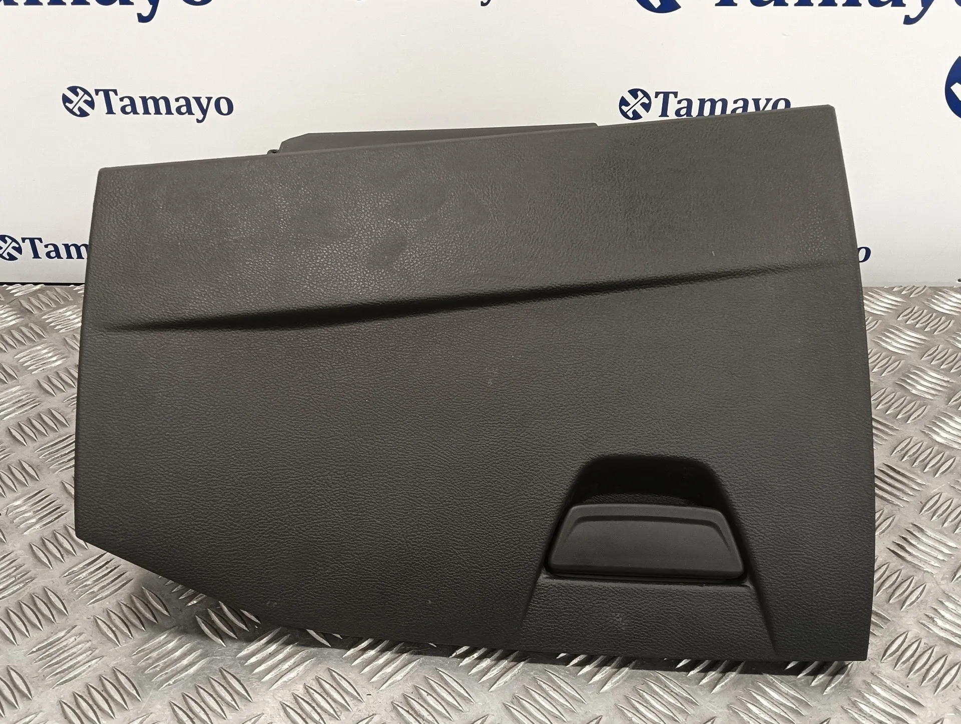 Guantera para Ford Focus Lim. (Cb8)