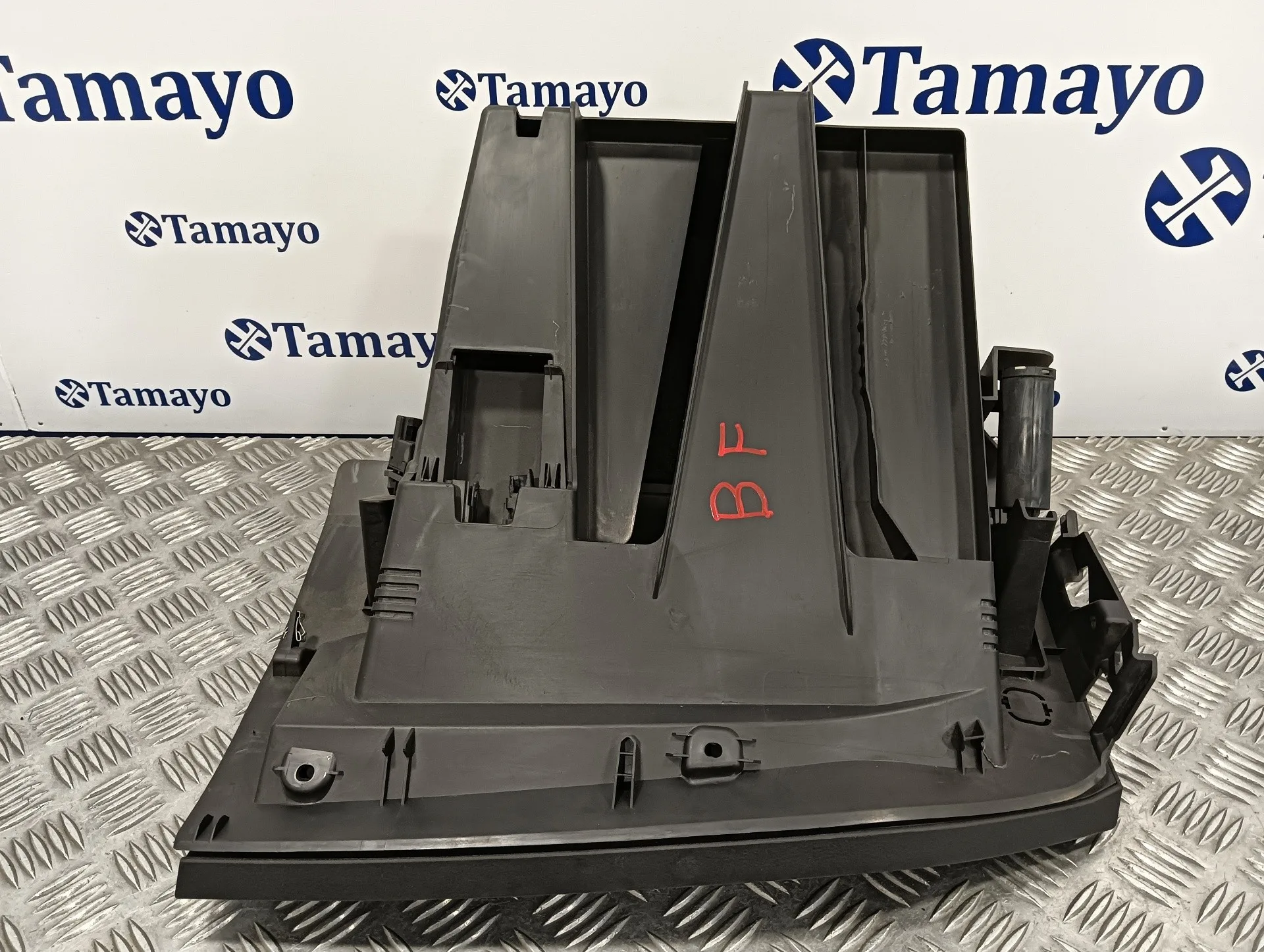 Guantera para Ford Focus Lim. (Cb8)