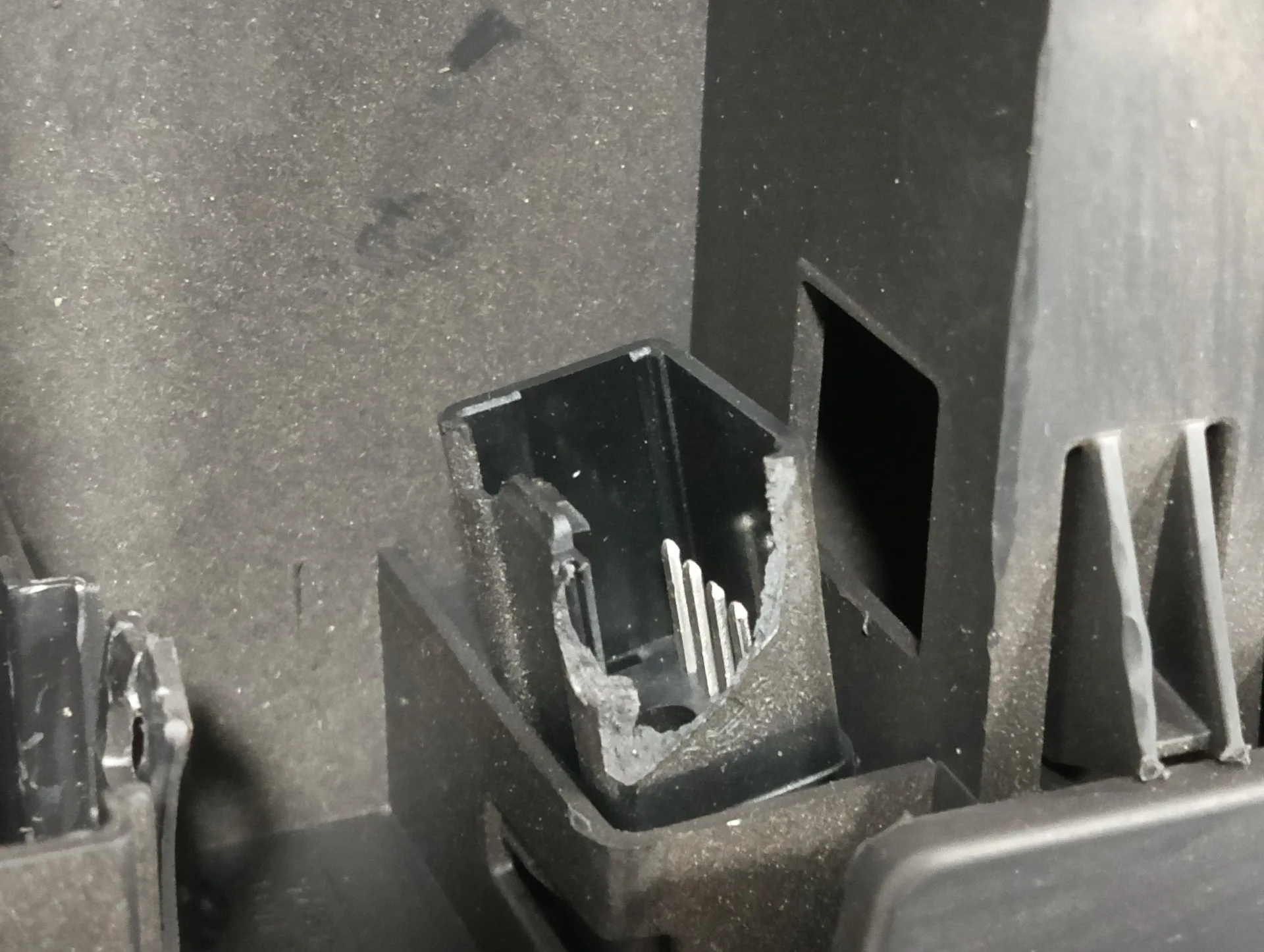 Guantera para Ford Focus Lim. (Cb8)