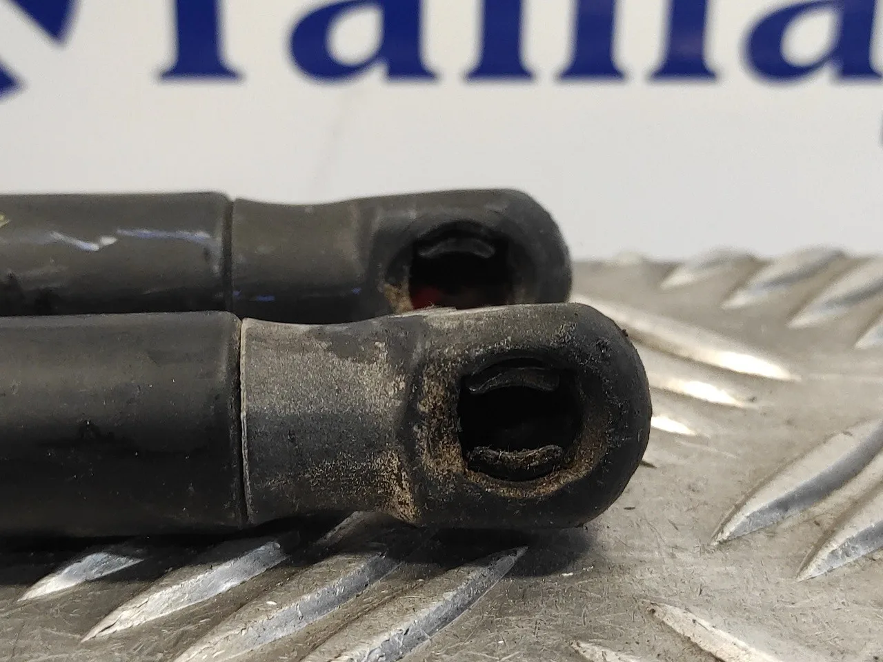 Amortiguadores Maletero / Porton para Ford Fiesta (Cb1)