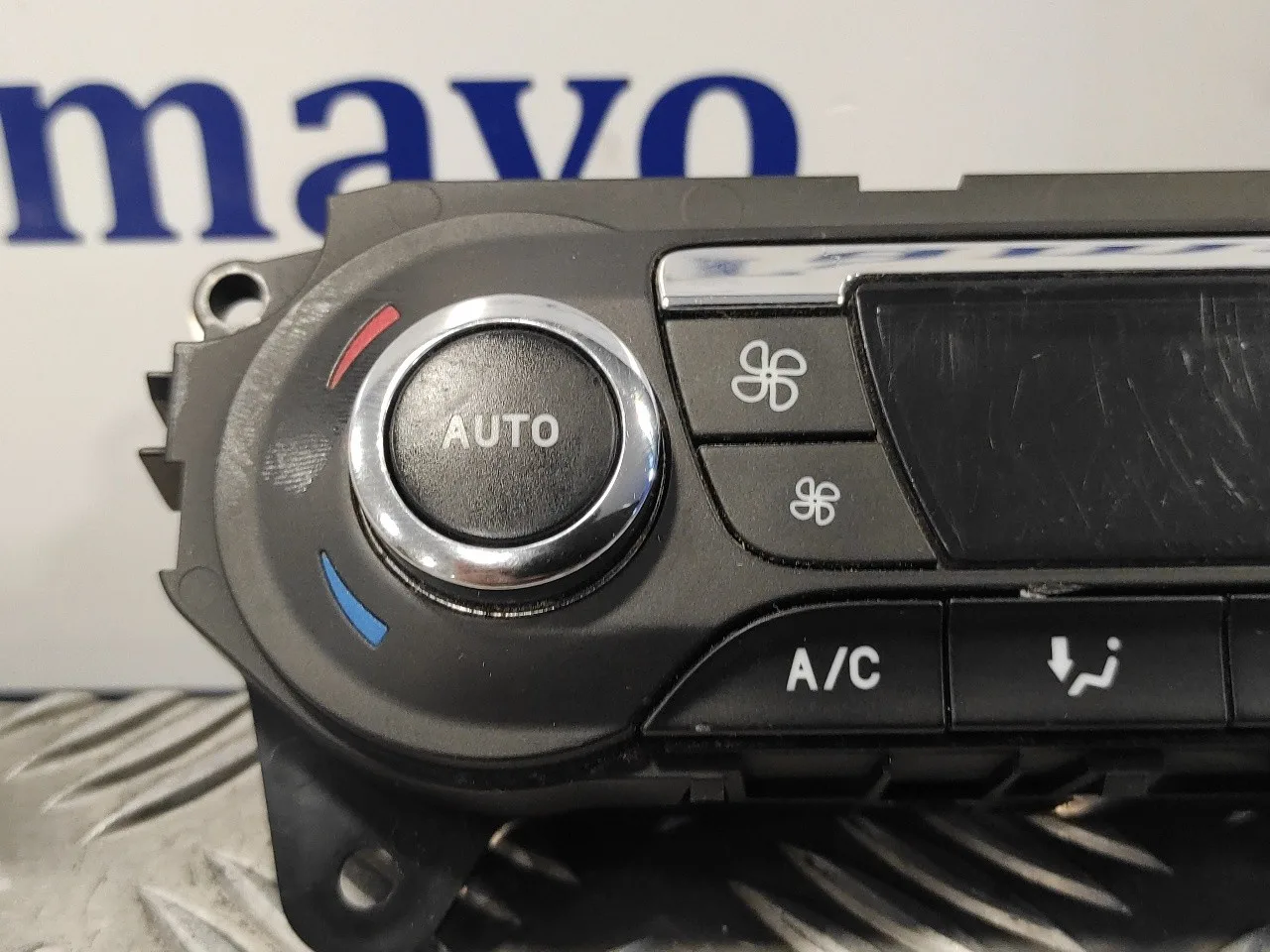 Mando Climatizador para Ford Focus Lim. (Cb8)