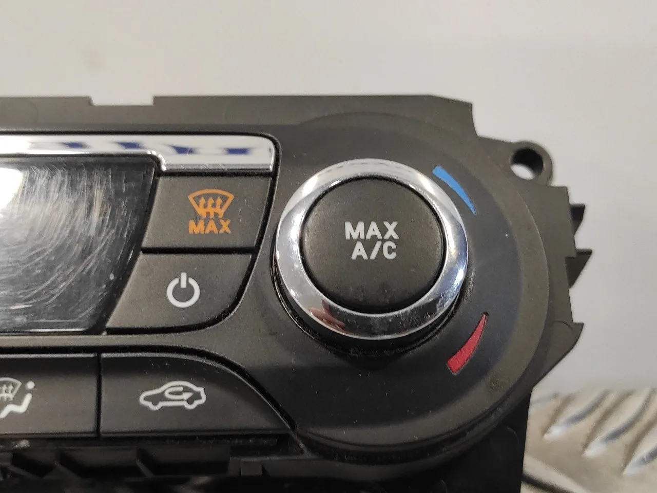 Mando Climatizador para Ford Focus Lim. (Cb8)