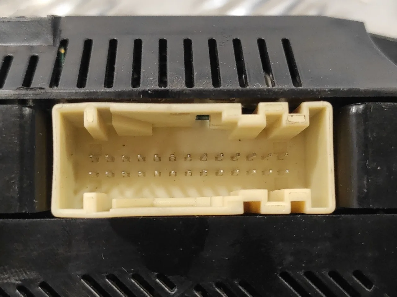 Mando Climatizador para Ford Focus Lim. (Cb8)