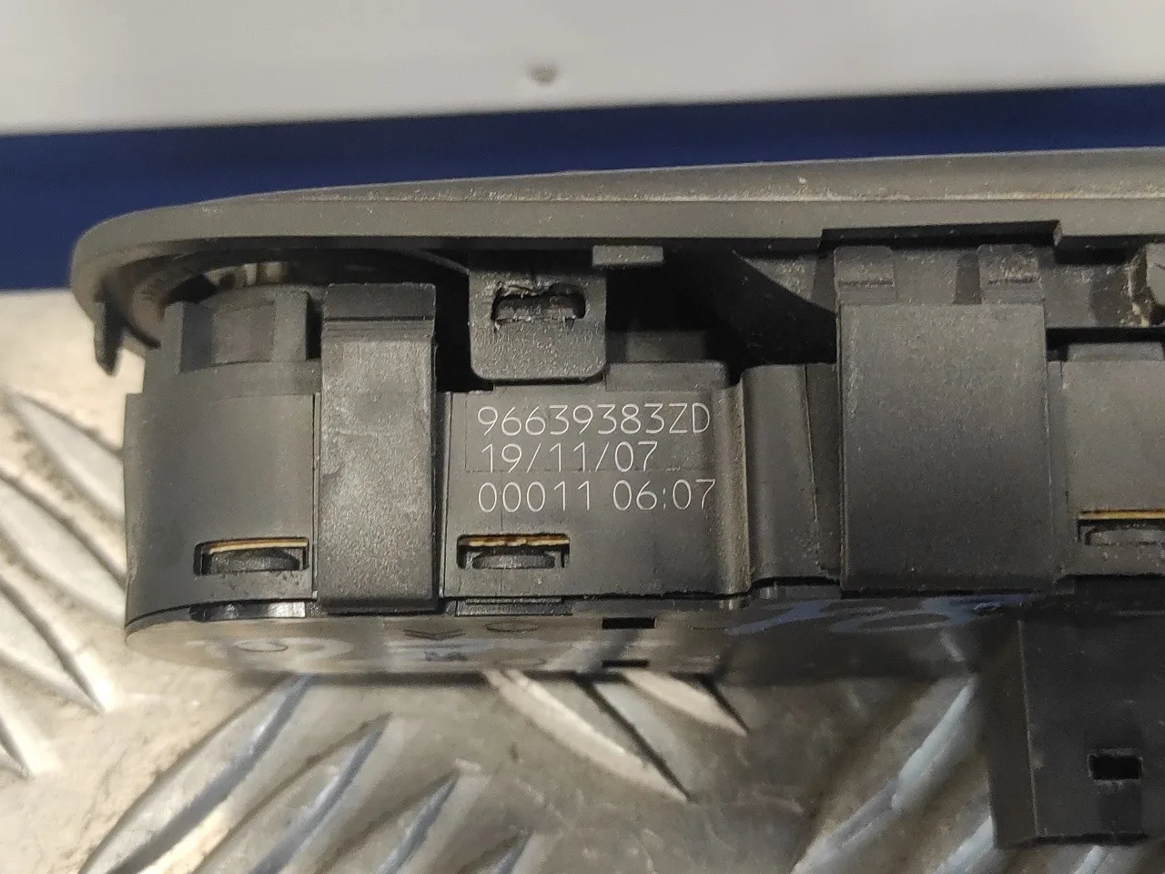 Mando Elevalunas Delantero Izquierdo para Citroën C4 Picasso