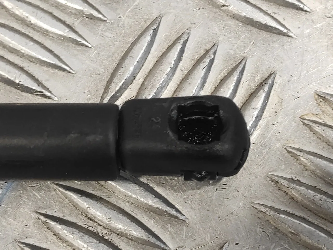 Amortiguadores Maletero / Porton para Volkswagen Touareg (7L6)