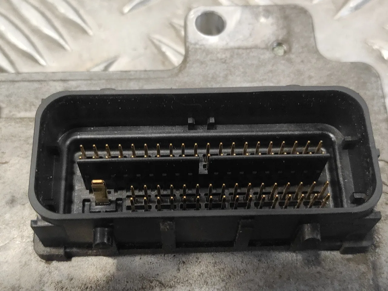 Centralita Motor Uce para Opel Astra J Lim.