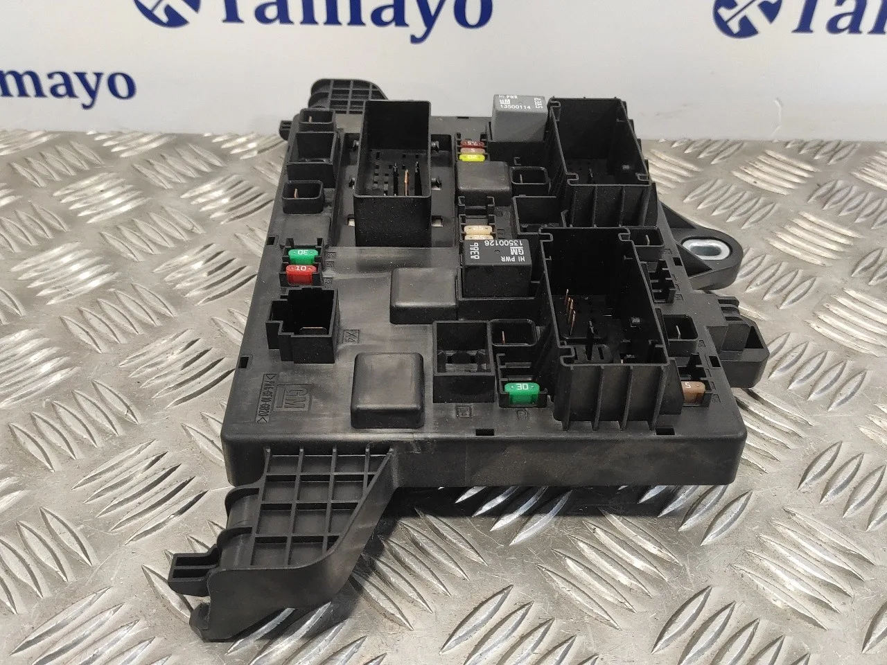 Caja Reles / Fusibles para Opel Astra J Lim.