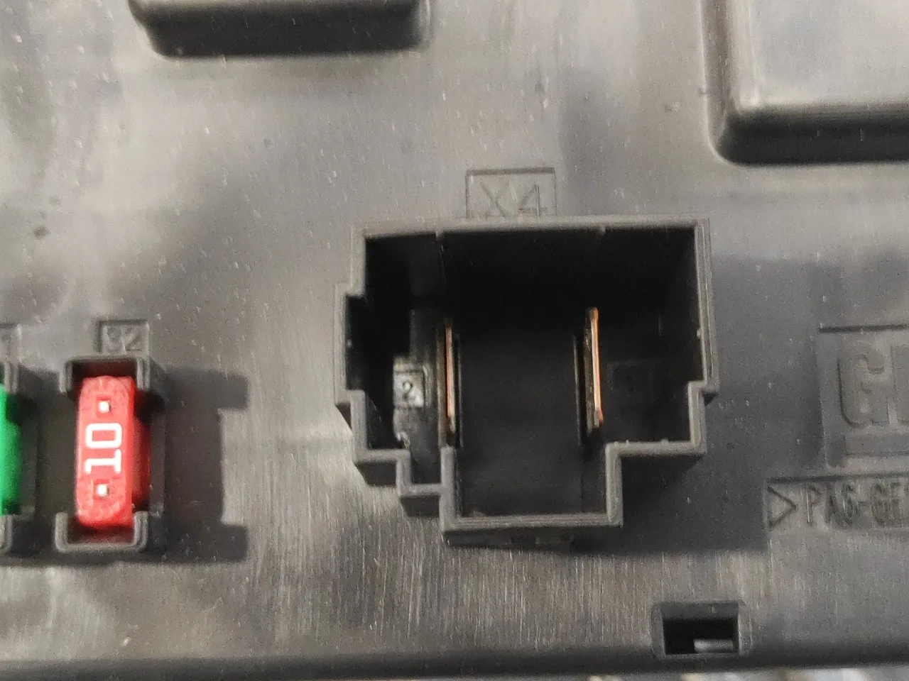 Caja Reles / Fusibles para Opel Astra J Lim.
