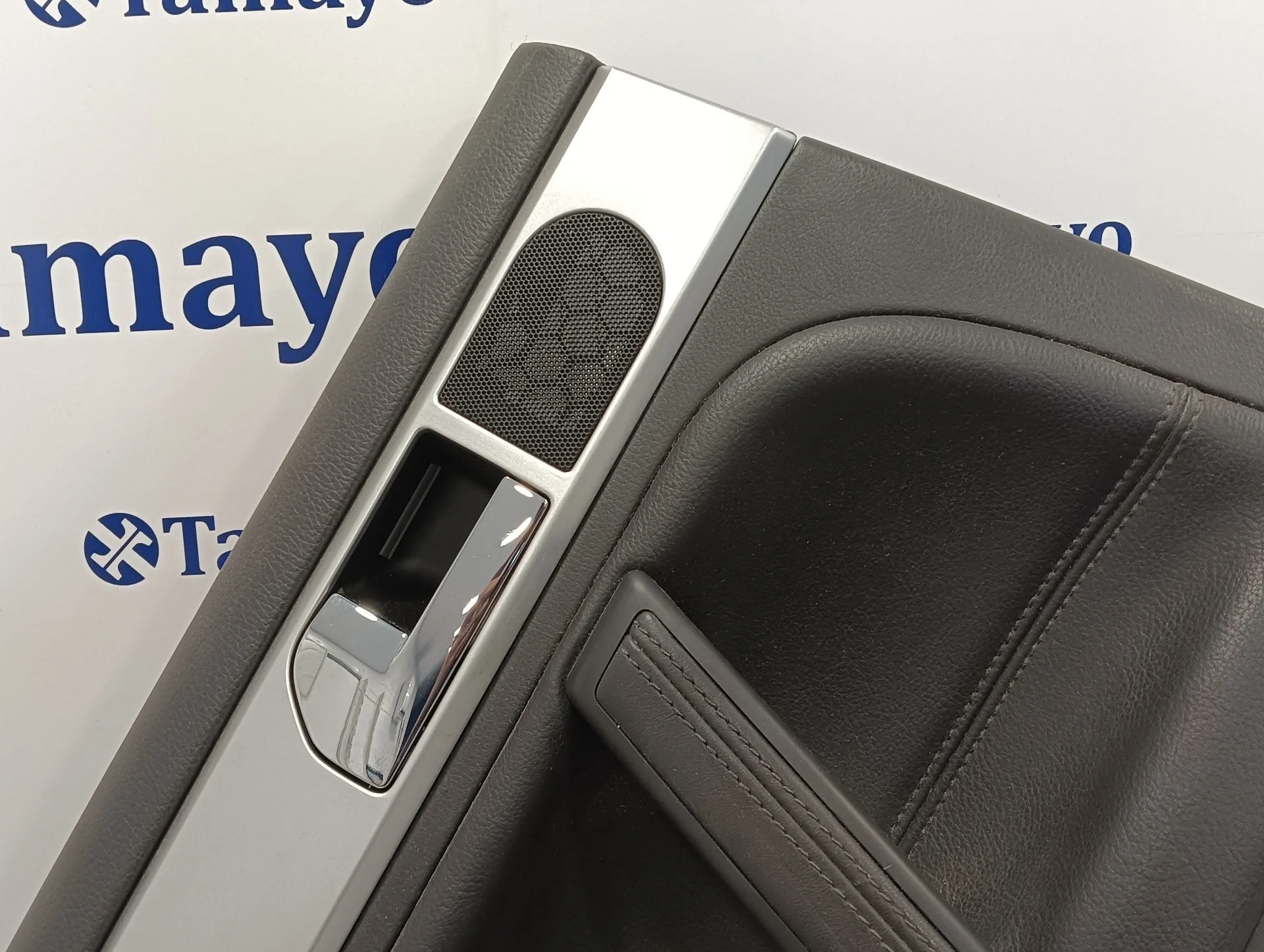 Guarnecido Puerta Trasera Izquierda para Volkswagen Touareg (7L6)