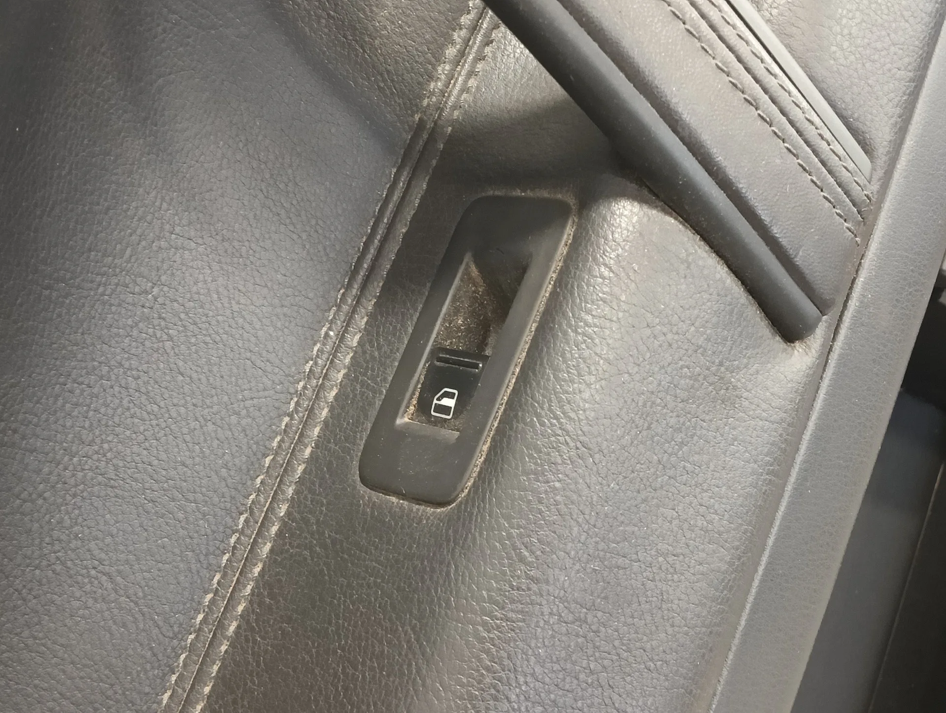 Guarnecido Puerta Trasera Izquierda para Volkswagen Touareg (7L6)