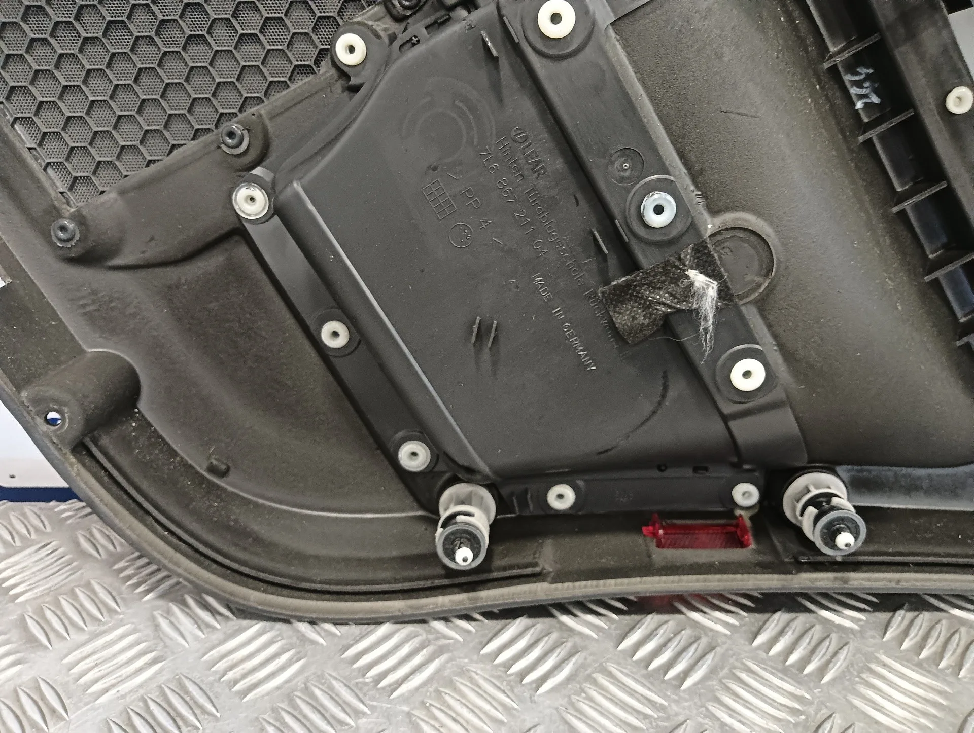 Guarnecido Puerta Trasera Izquierda para Volkswagen Touareg (7L6)