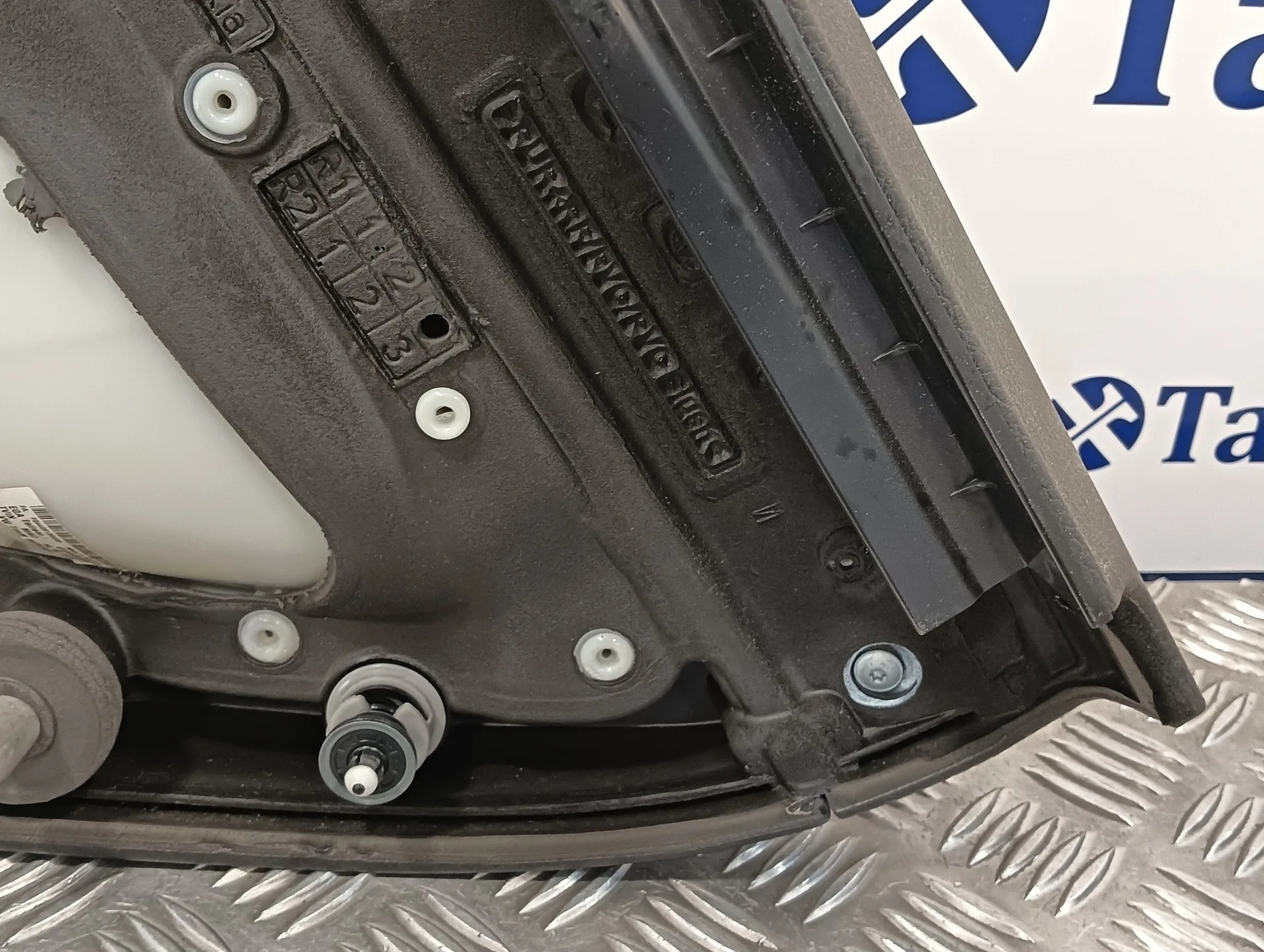 Guarnecido Puerta Trasera Izquierda para Volkswagen Touareg (7L6)