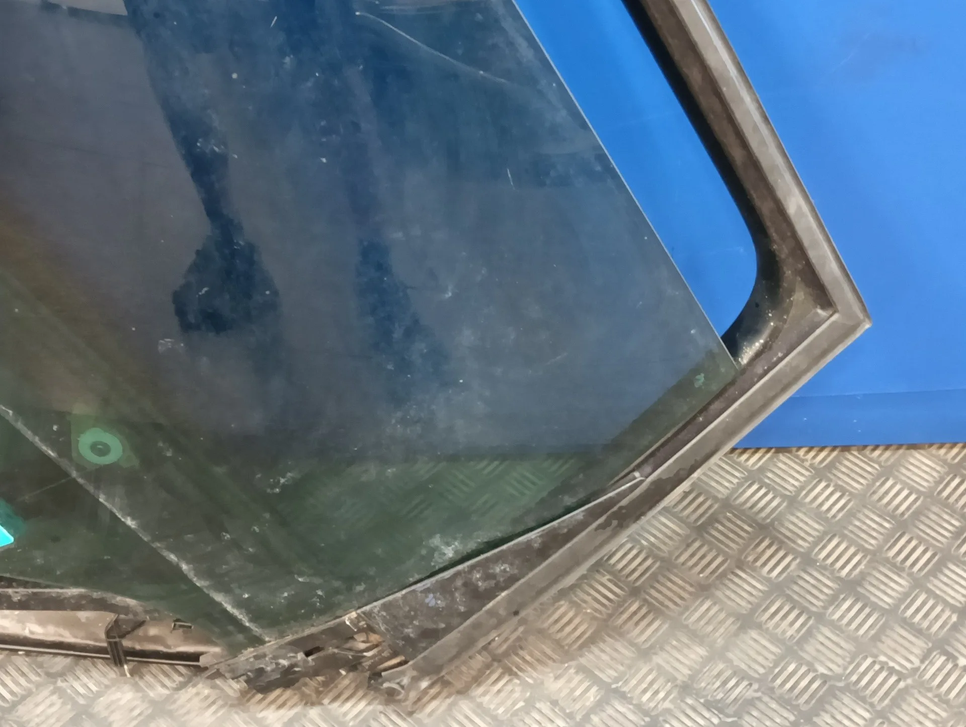 Elevalunas Trasero Izquierdo para Volkswagen Touareg (7L6)