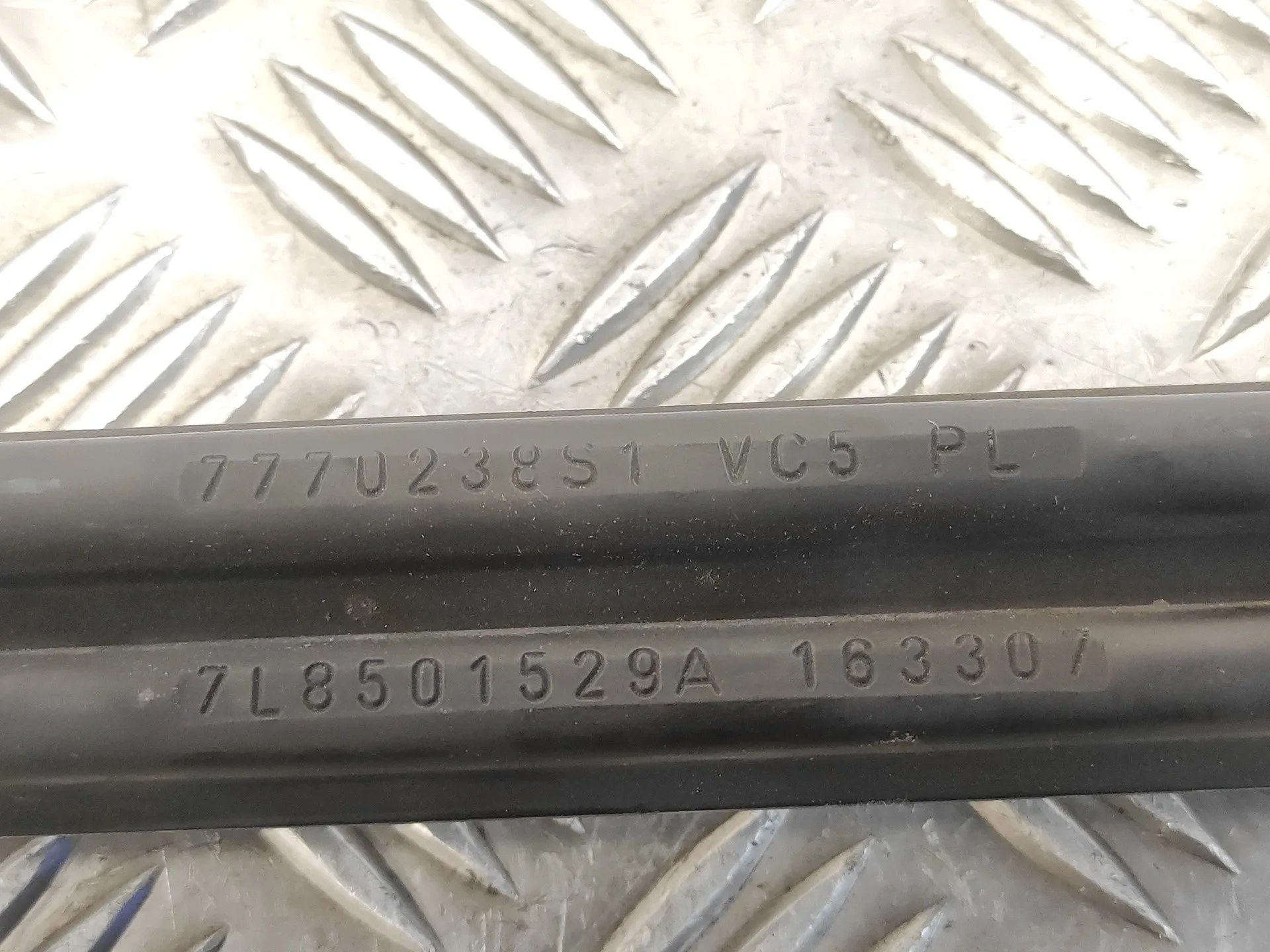 Tirante Trasero Izquierdo para Volkswagen Touareg (7L6)